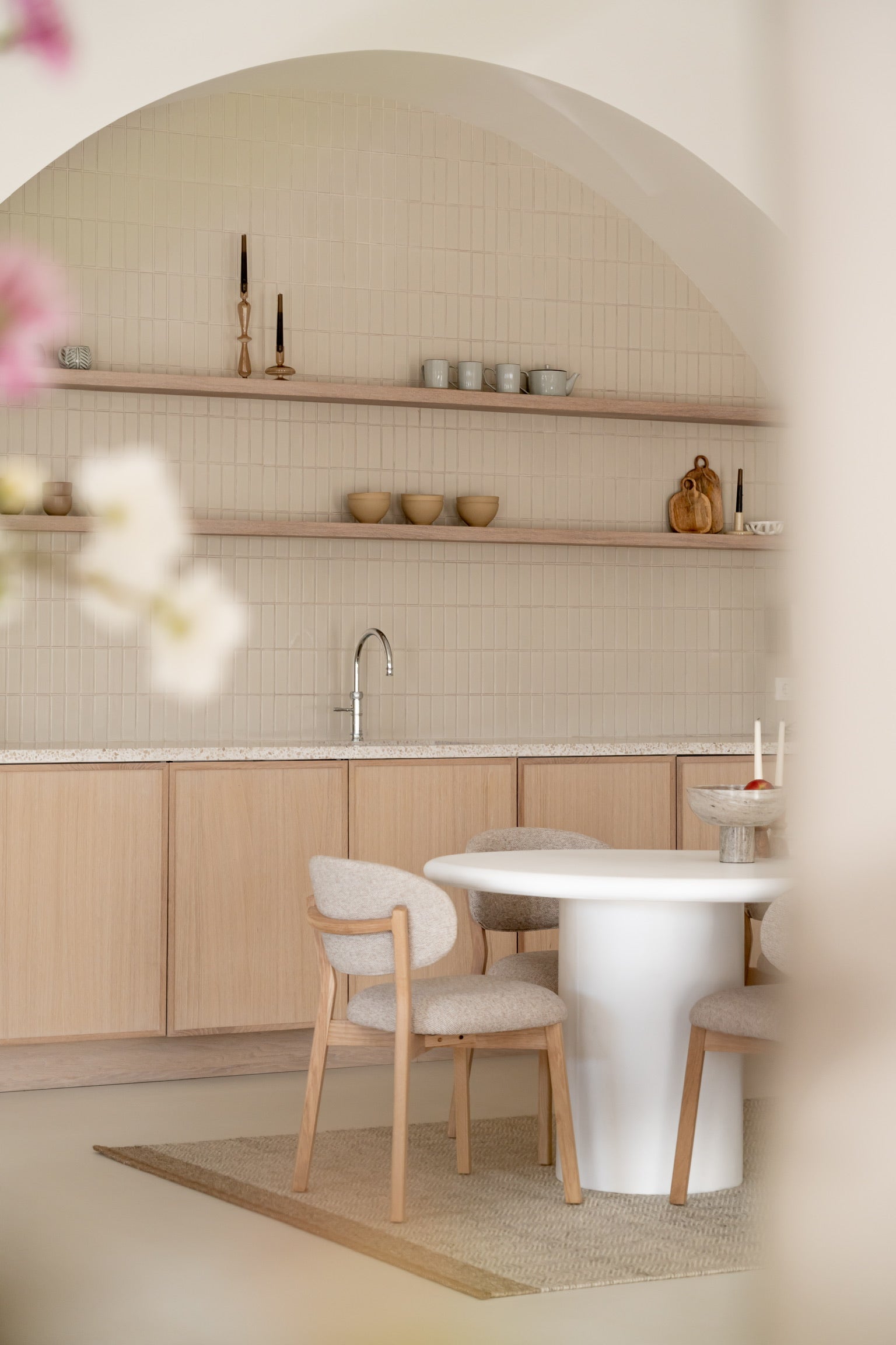 MIKKY taupe chair with oak base