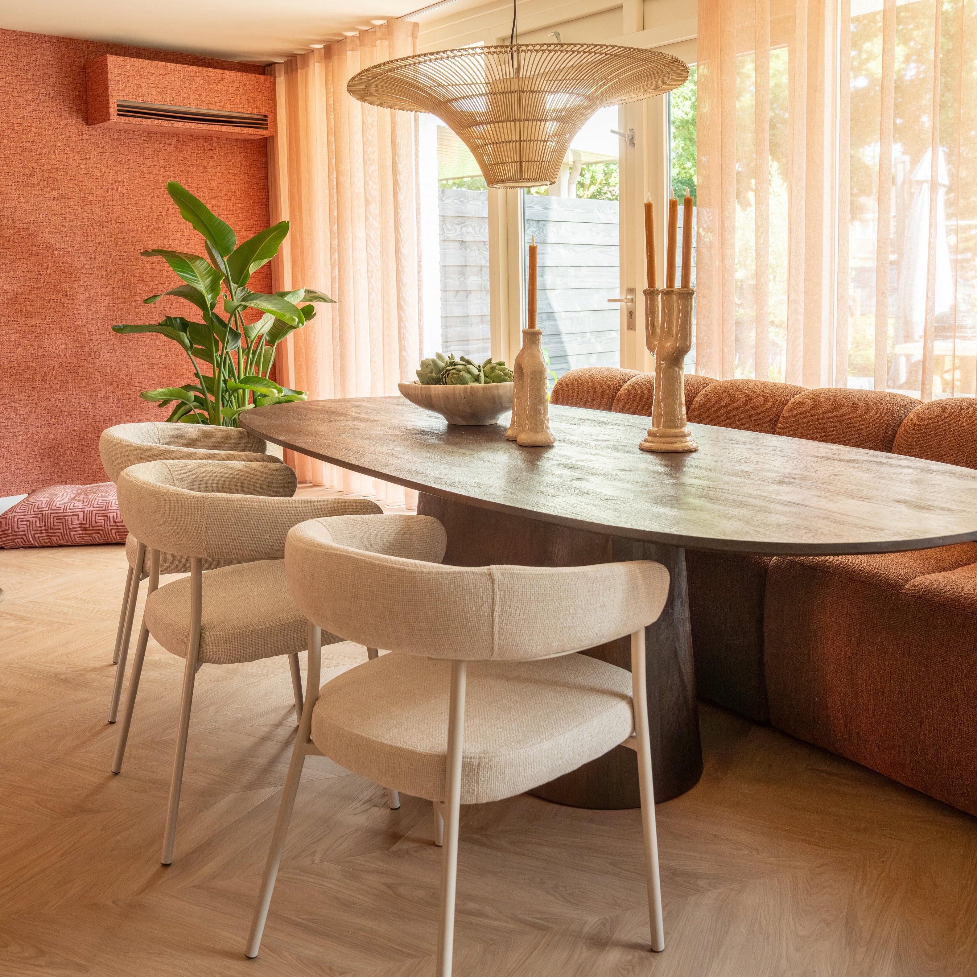 Ovaler Tisch ARON aus Mangoholz