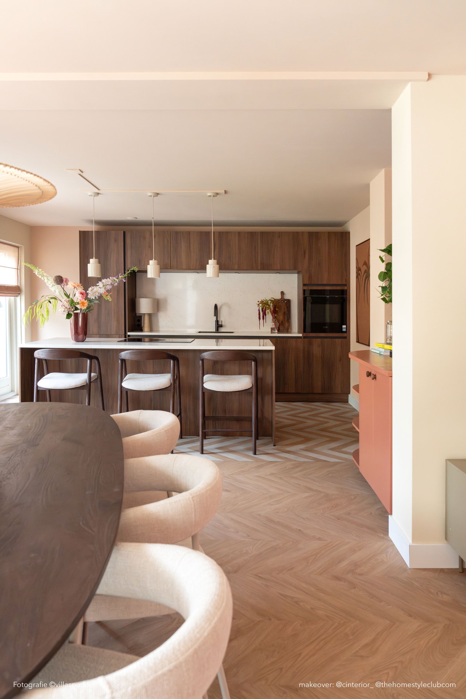 Hocker RAYVEN dunkles Eschenholz