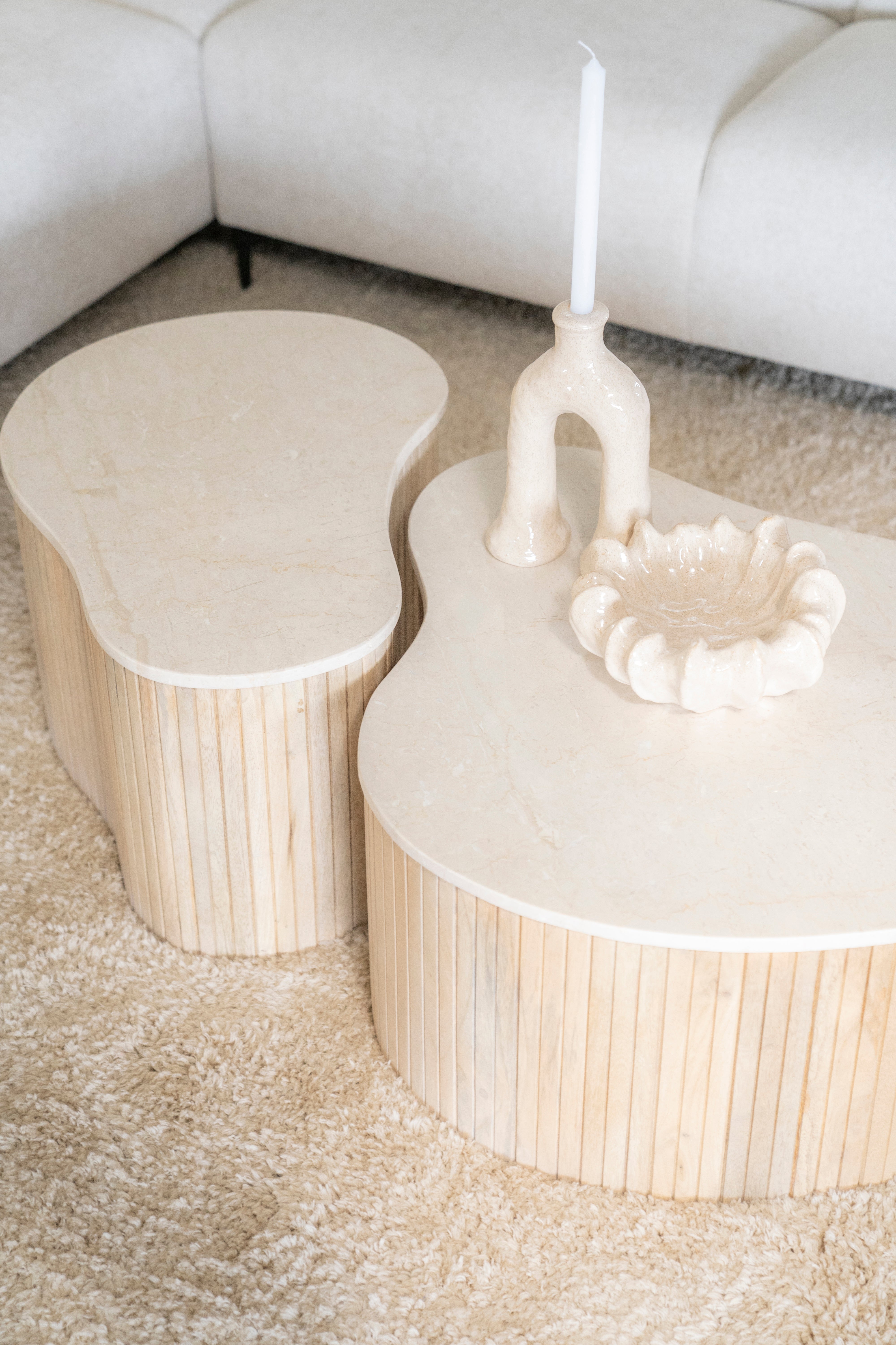 KIRA coffee table made of mango wood with a marble top