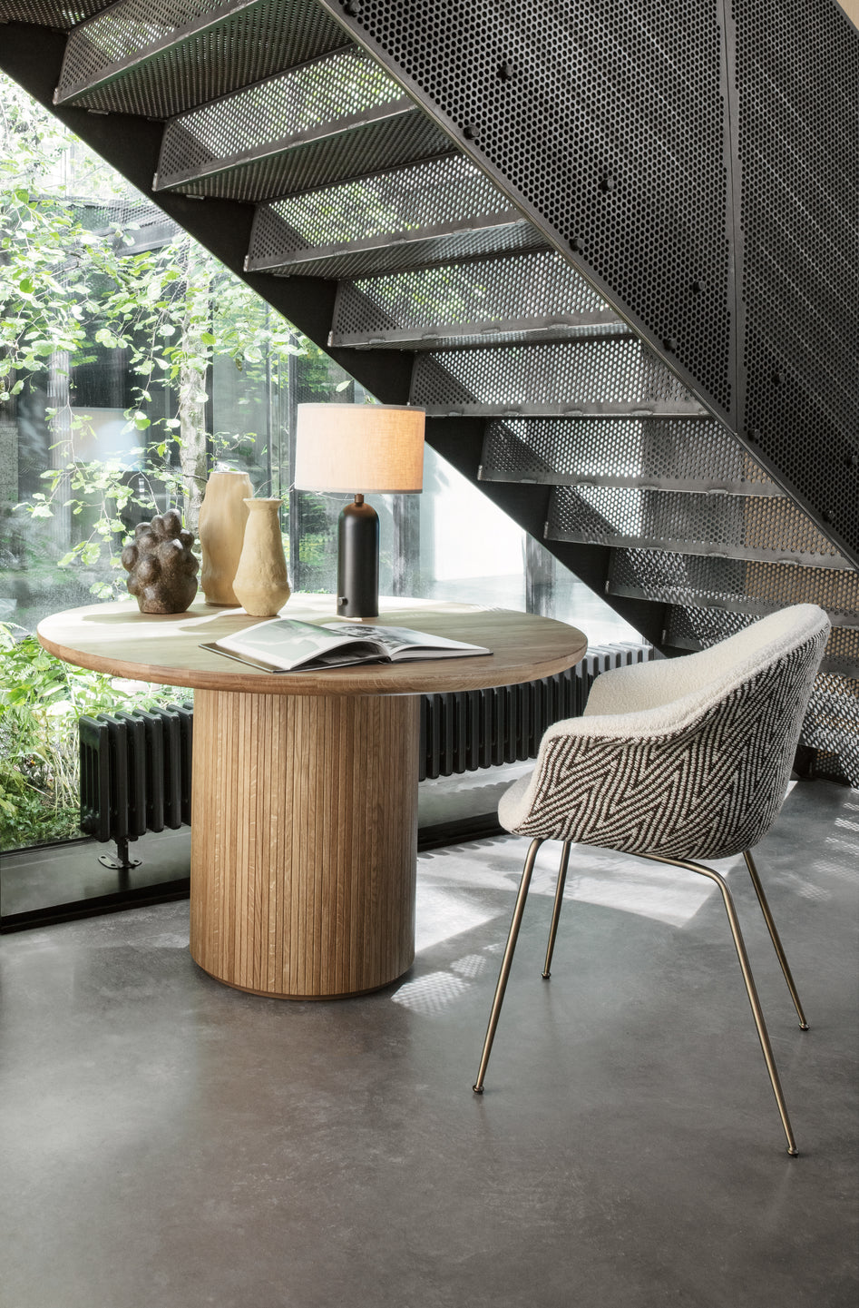 Round table MOON black oak veneer