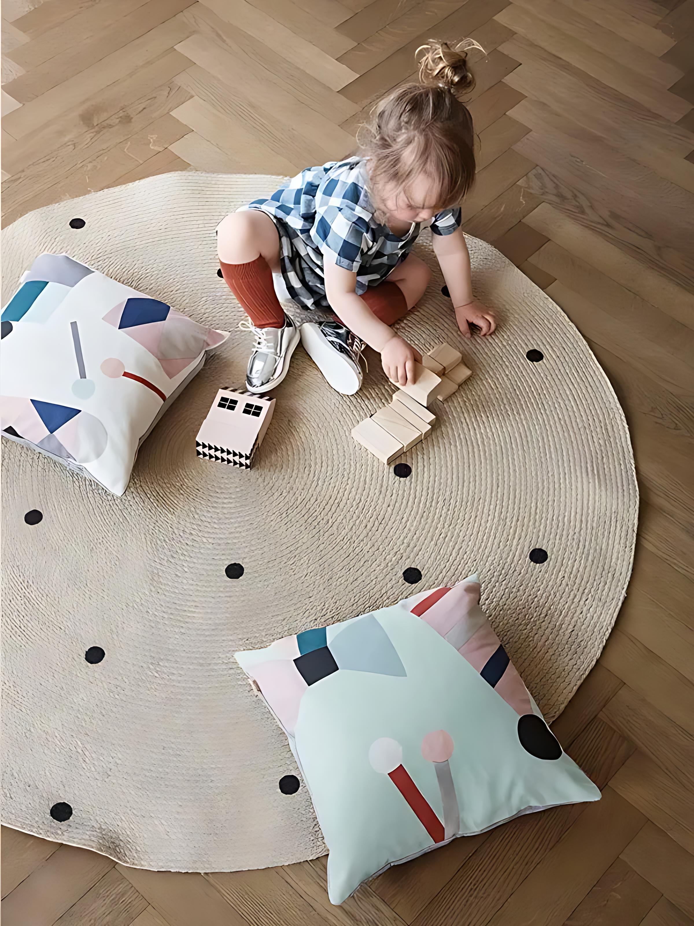 Jute rug with BLACK DOTS