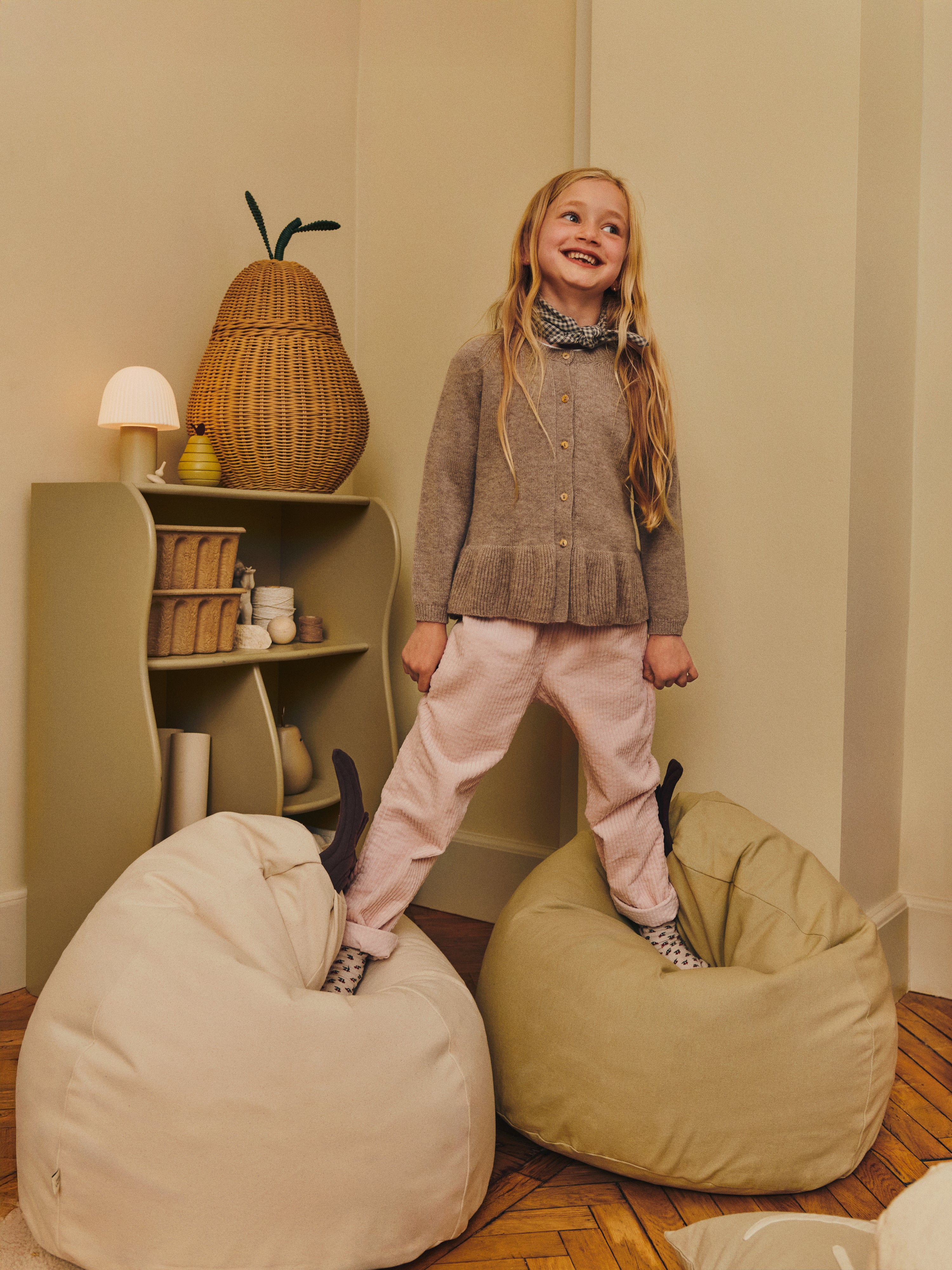 PEAR pouf in bright green with brown