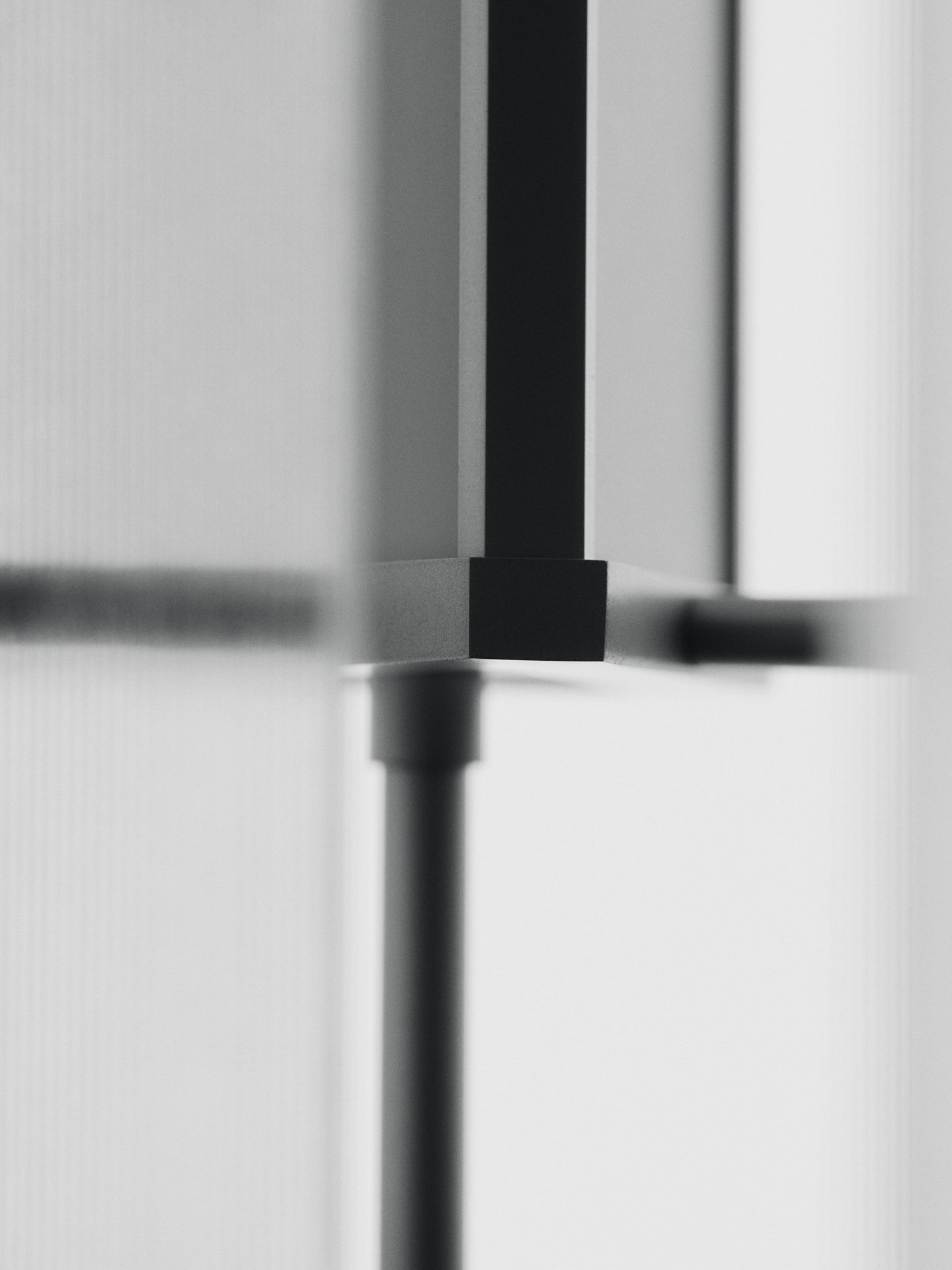 Pendelleuchte OESTE mit geriffeltem Glas