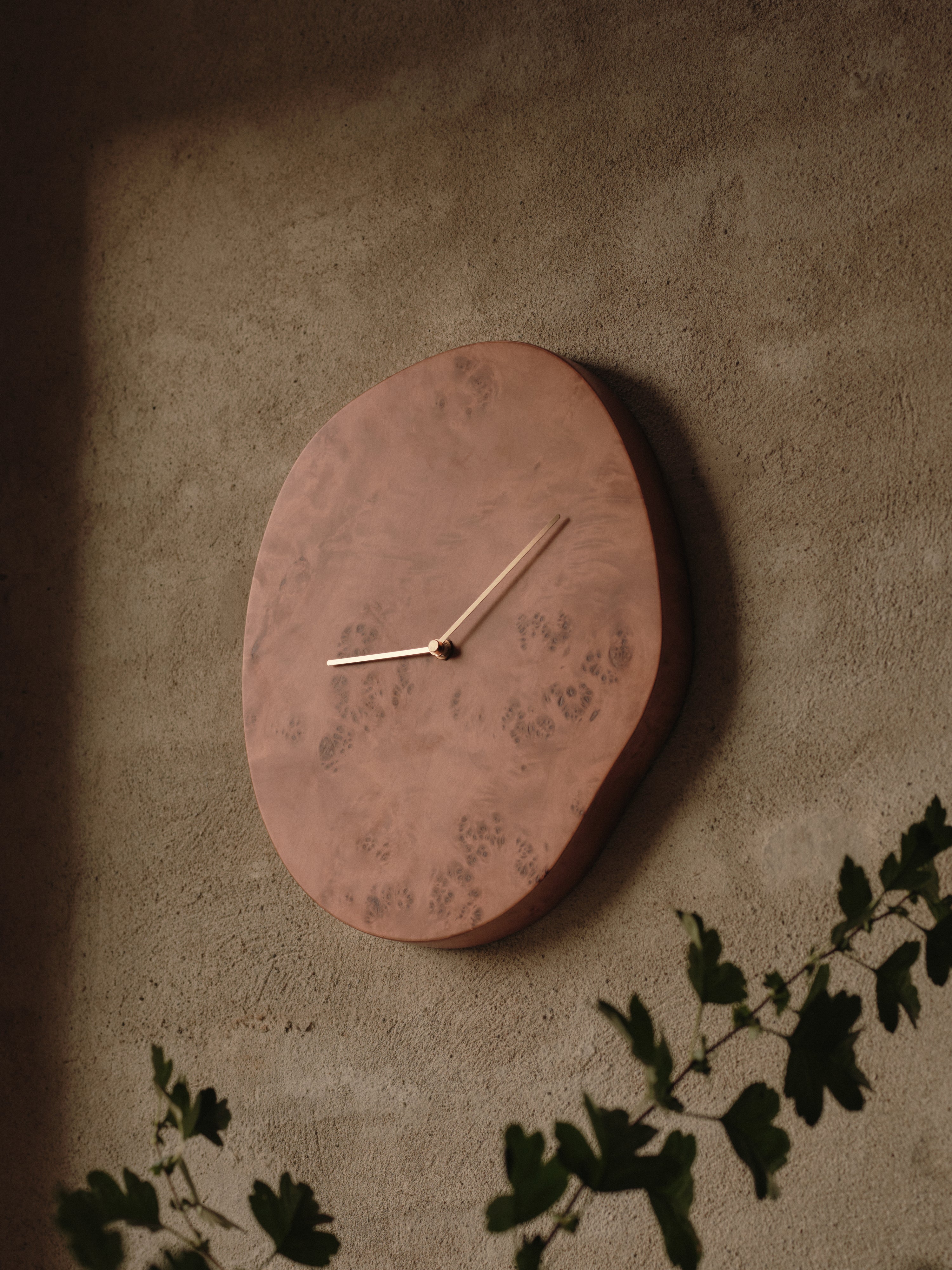 Wanduhr MELT aus Pappel-Furnier