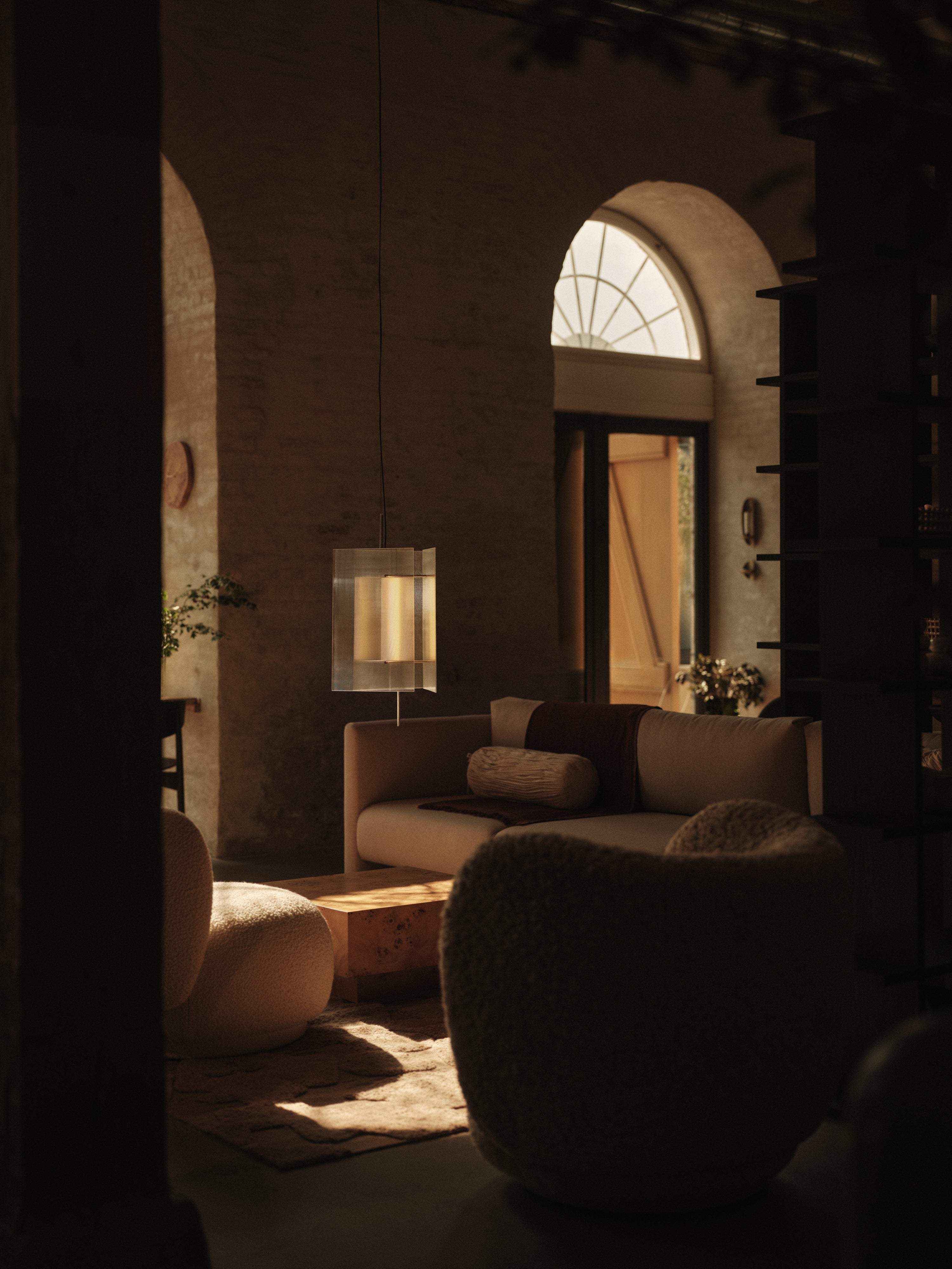 Pendelleuchte OESTE mit geriffeltem Glas