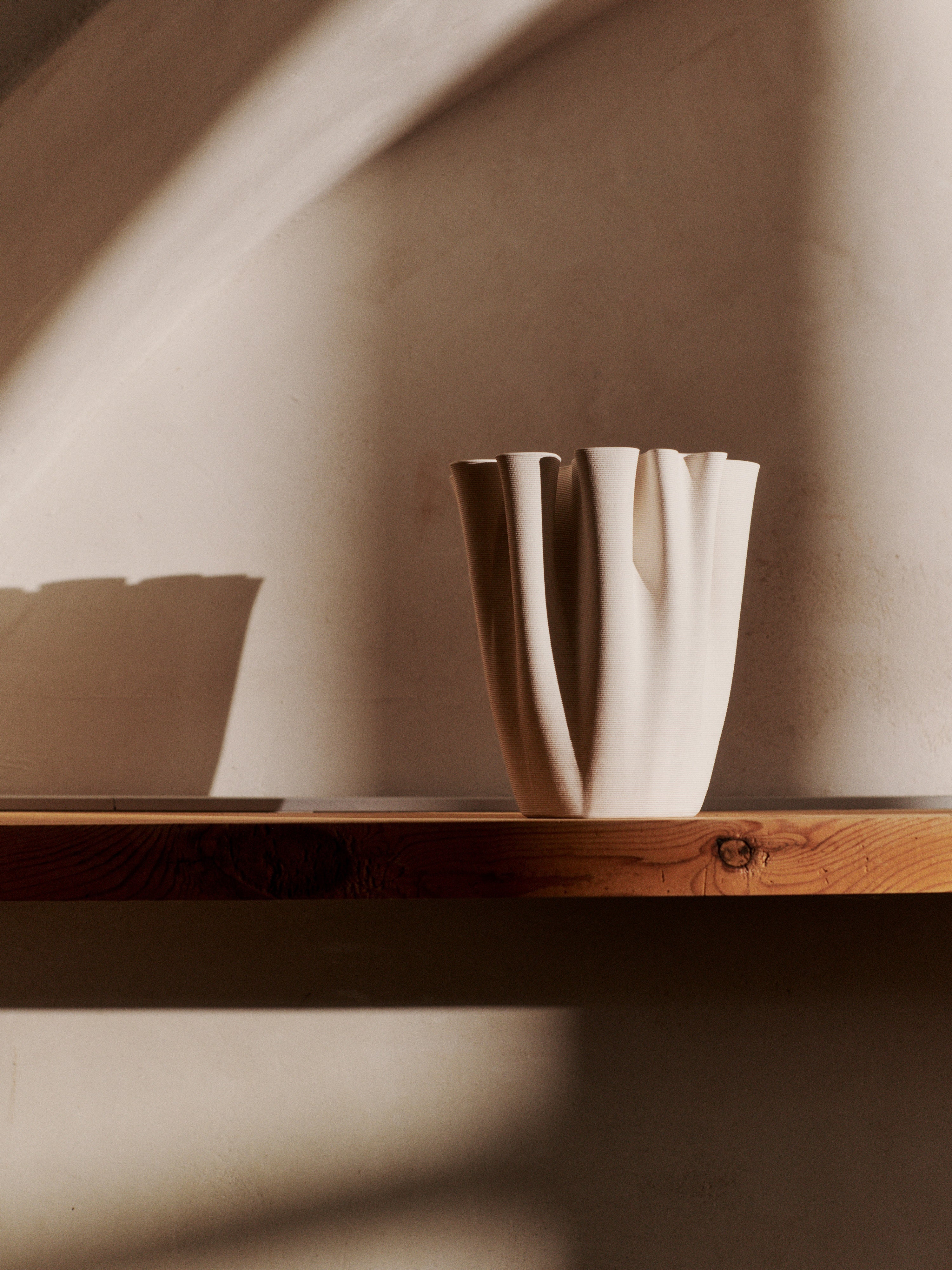DEDALI vase broken white