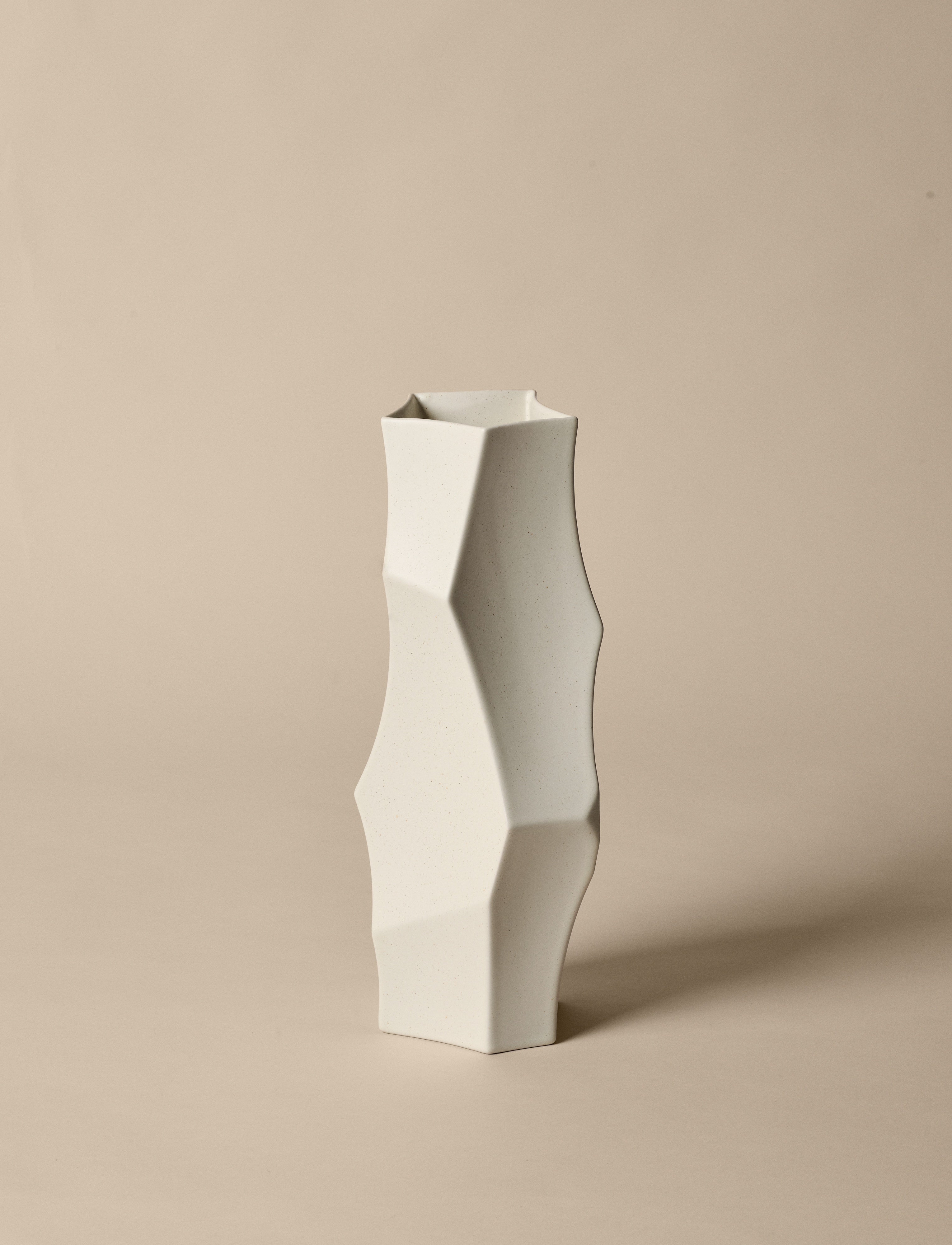 CUEVA LONG vase broken white