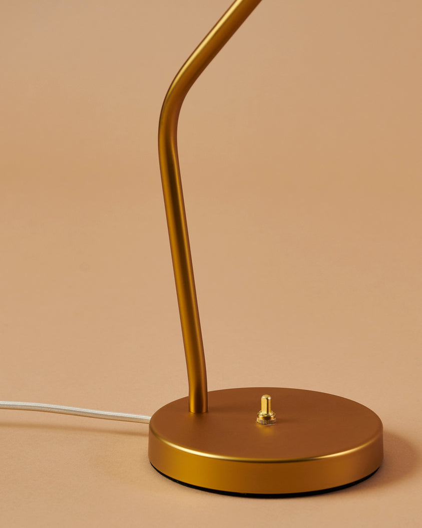 Tischlampe GRÄSHOPPA schwarzer glänzender Schirm mit goldenem Fuß