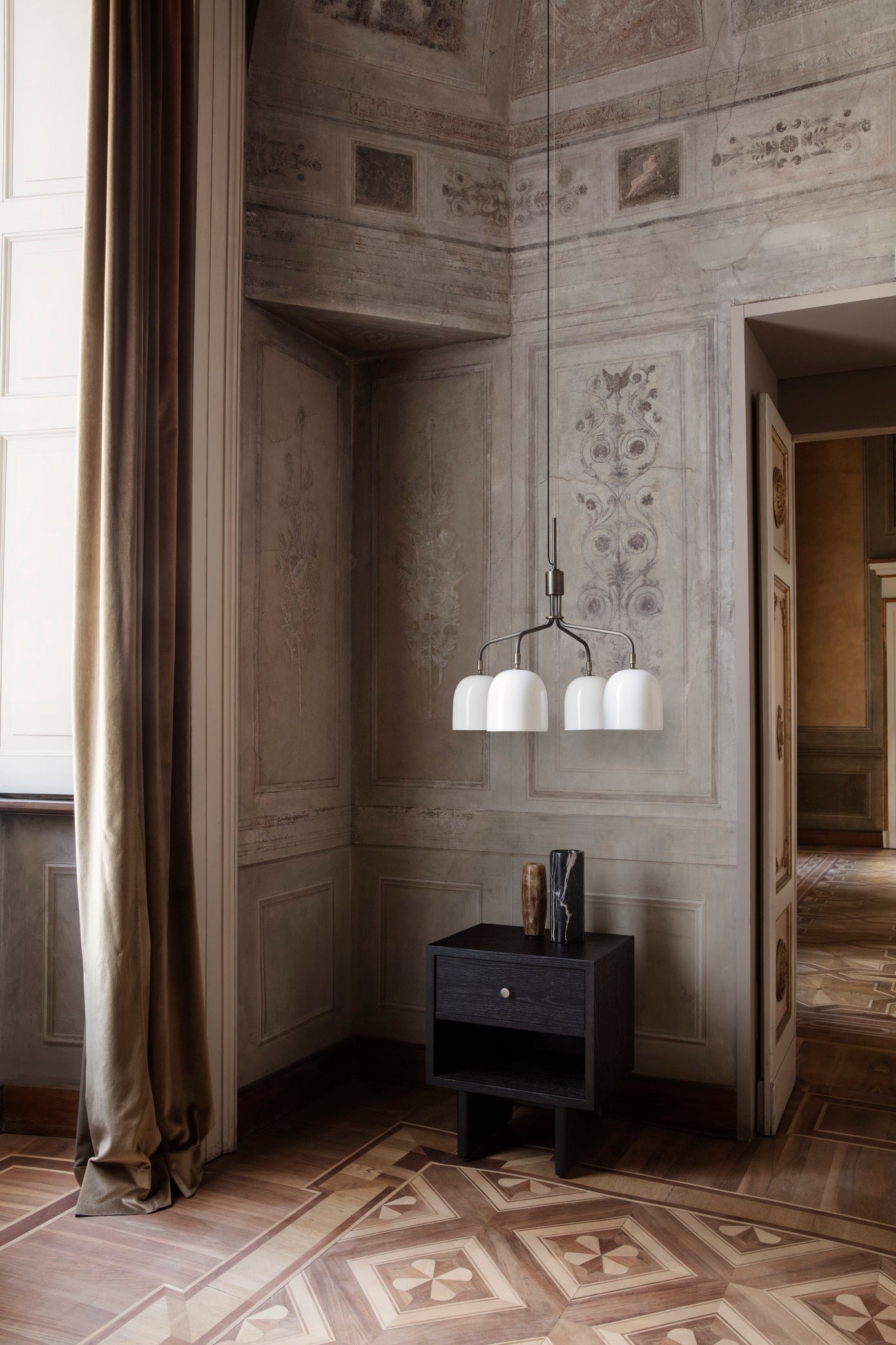HOWARD white chandelier