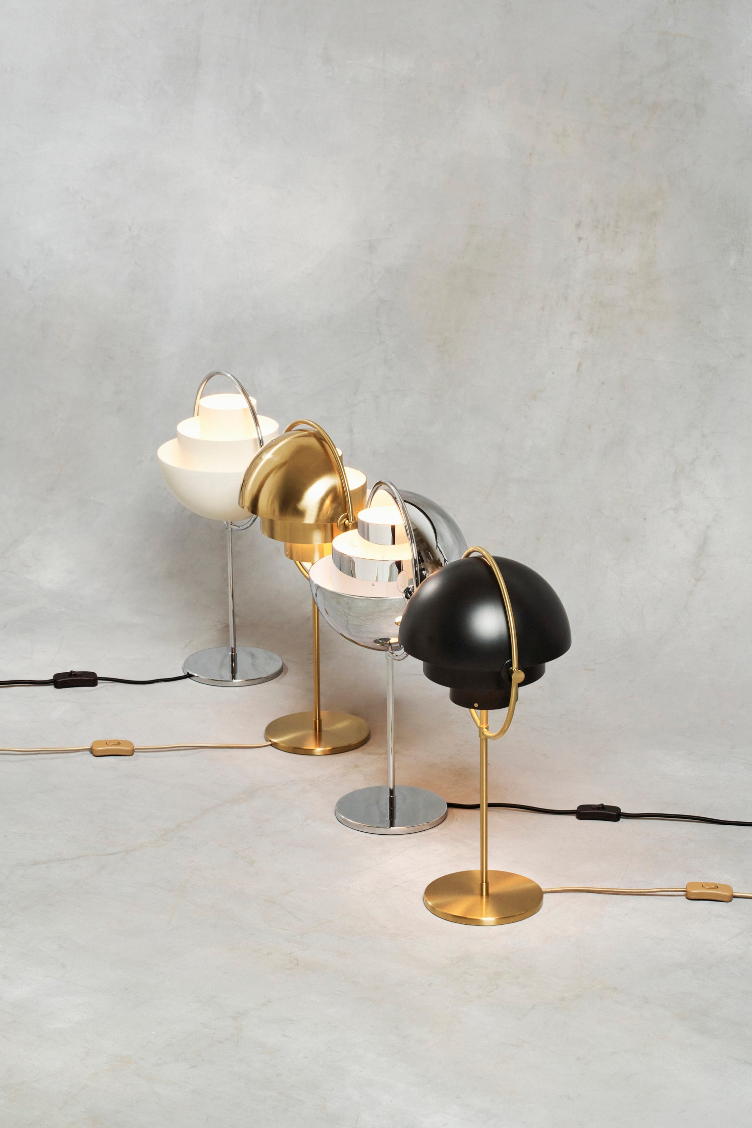 MULTI-LITE Tischleuchte aus Messing