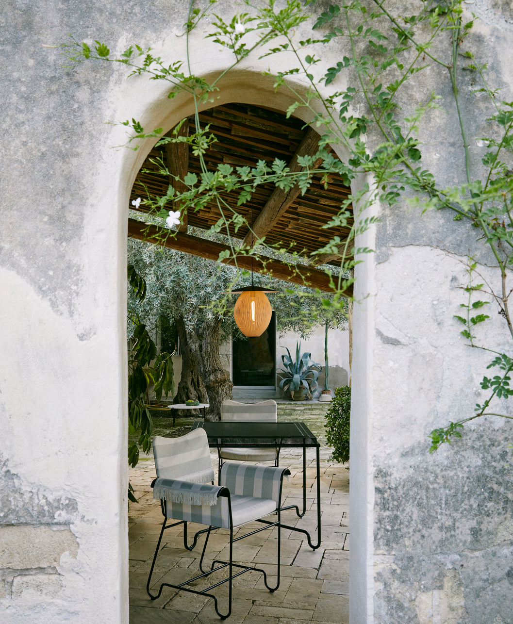 TROPIQUE garden chair gray with a white steel base