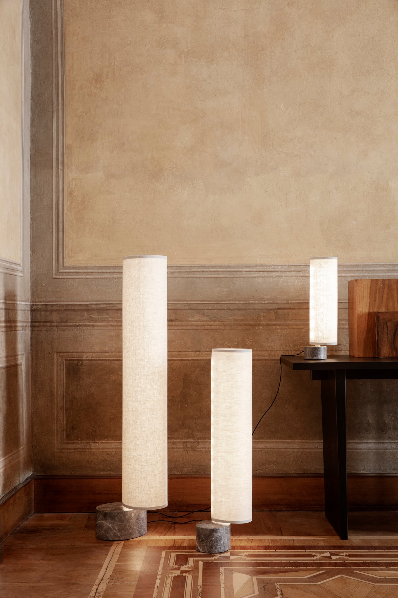Stehlampe verstellbar UNBOUND grauer Marmor
