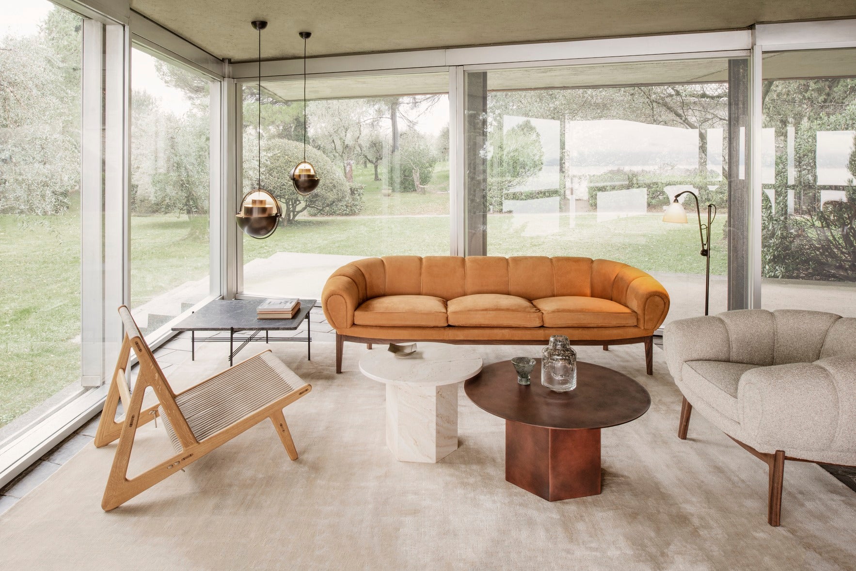 Sofa 3-sitzig CROISSANT gepolstert aus Leder mit Eichenbasis