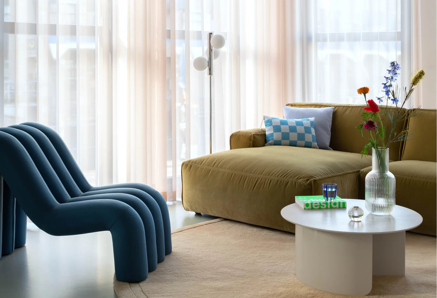 KAKTEE Black Floor Lamp