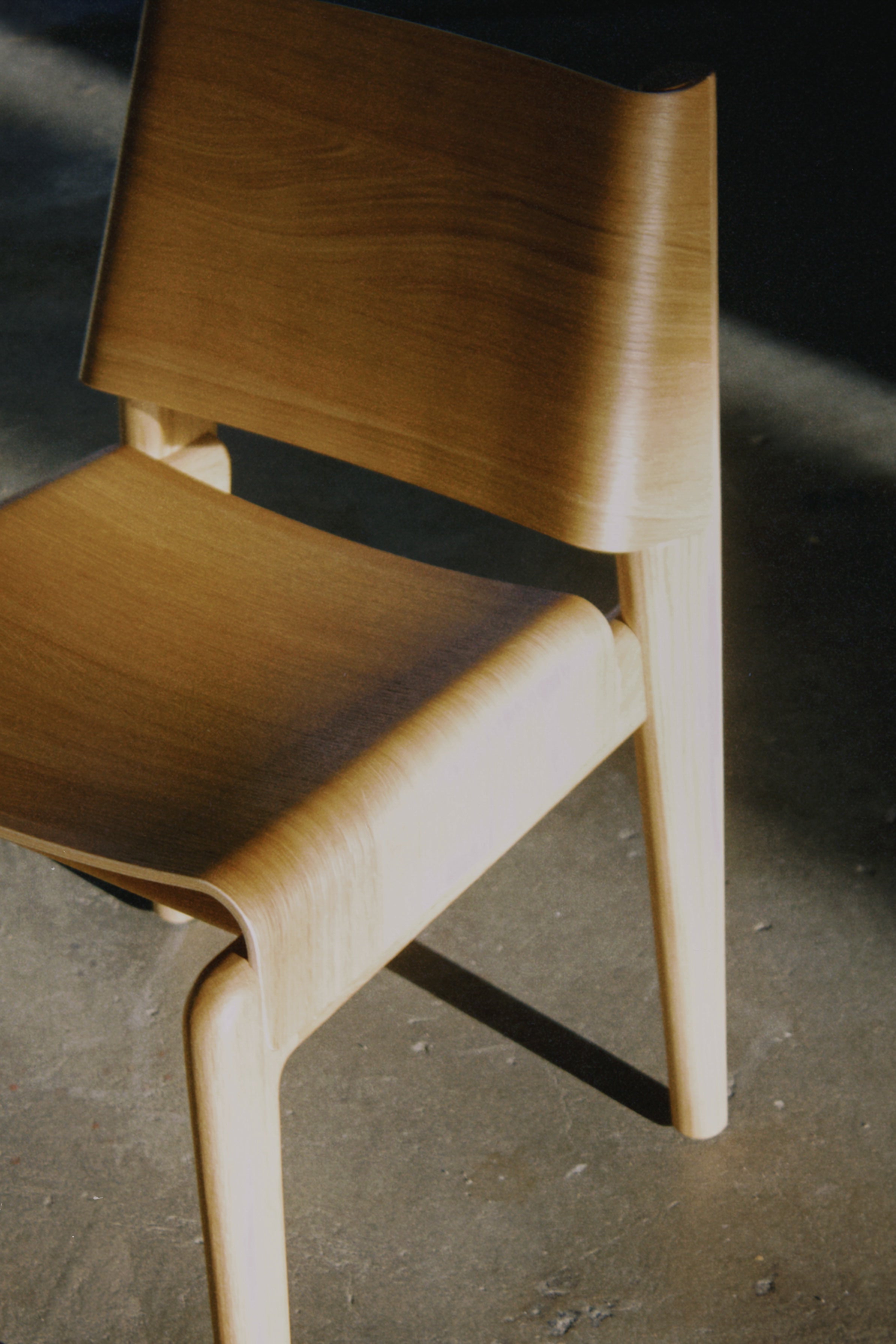 UNDIA Chair Dark Oak Wood