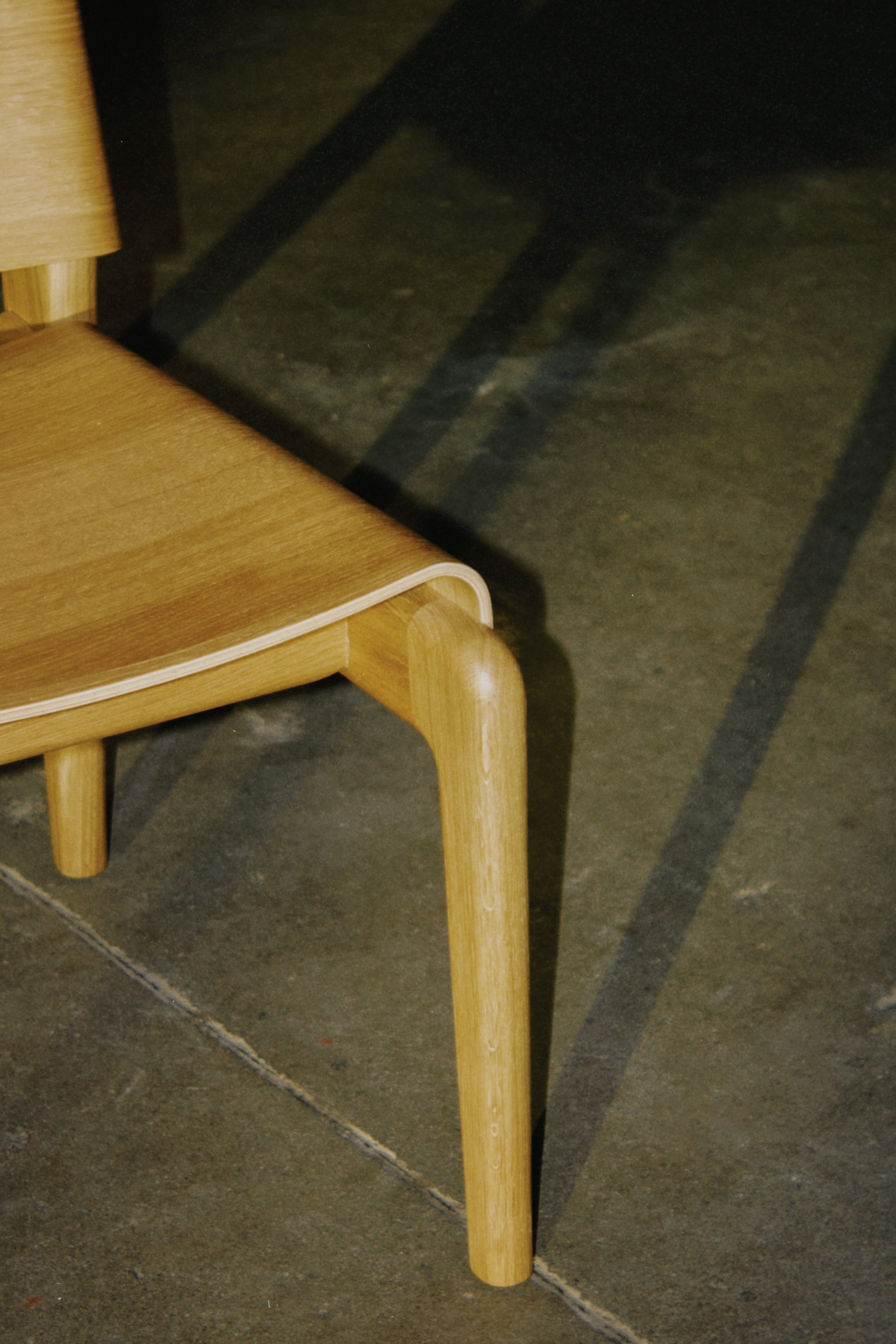 UNDIA Chair Olive Green Oak Wood