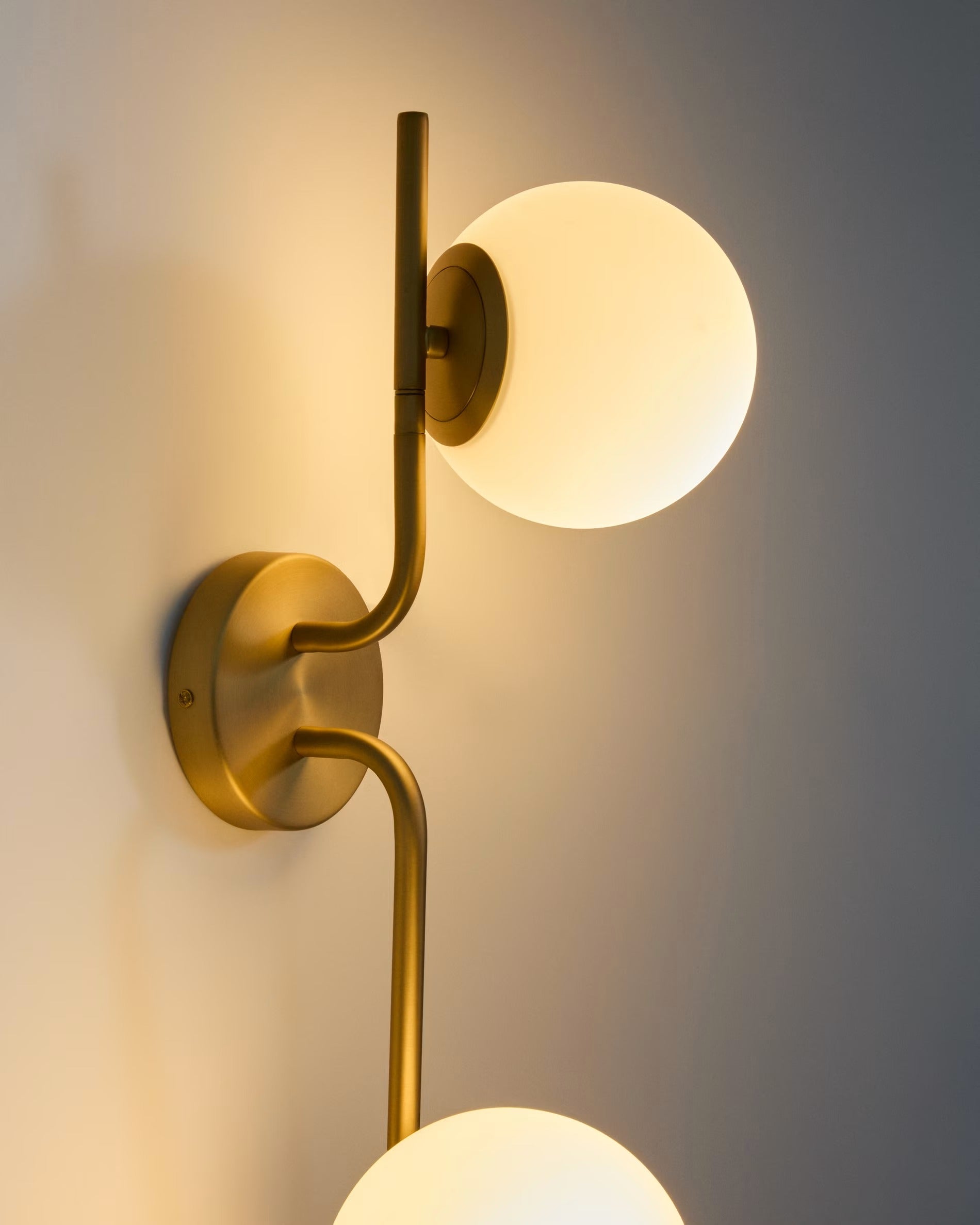 BRISIA brushed brass two-point wall lamp