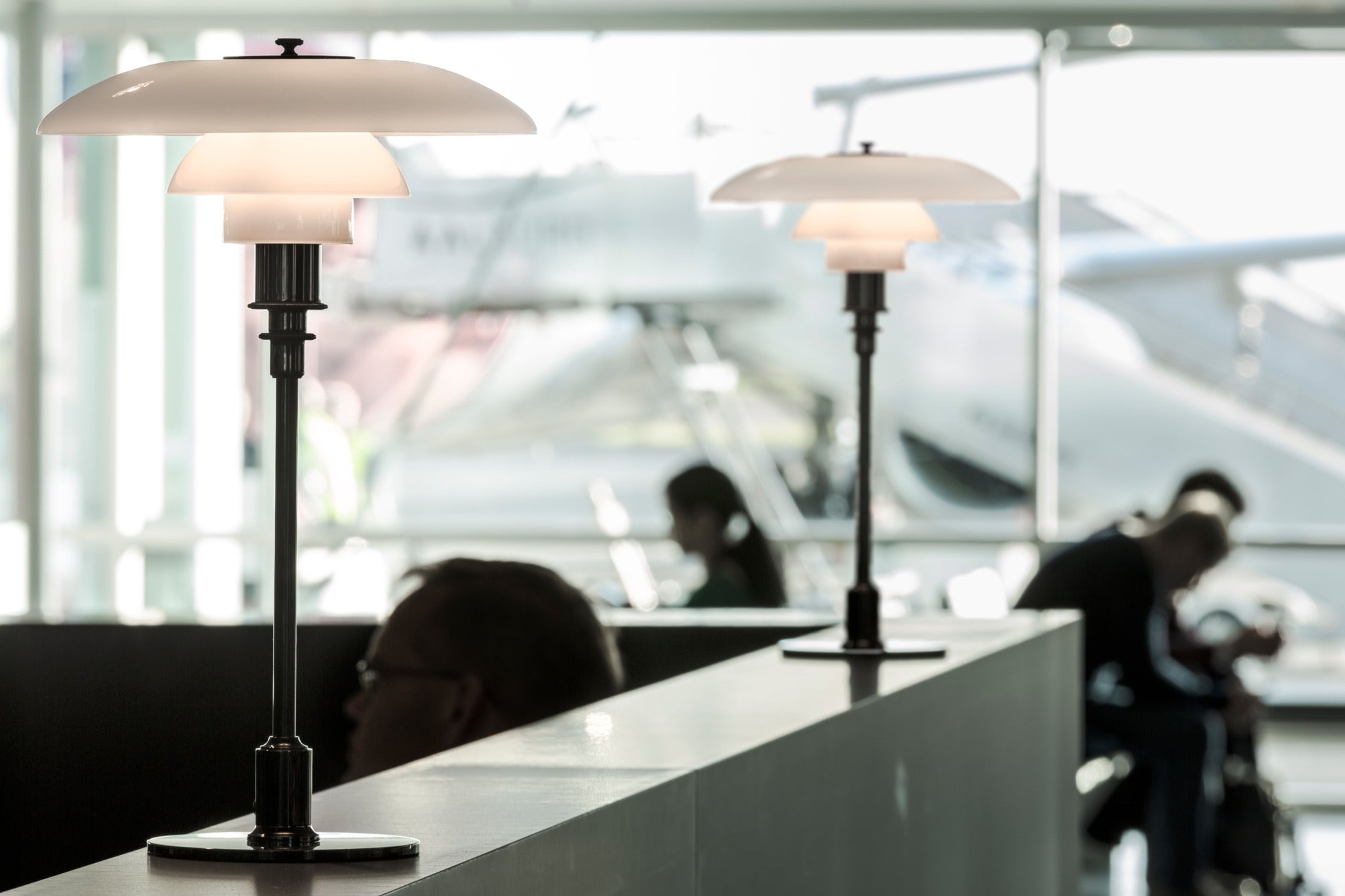 Tischlampe PH 3/2 weiß mit schwarzem Fuß