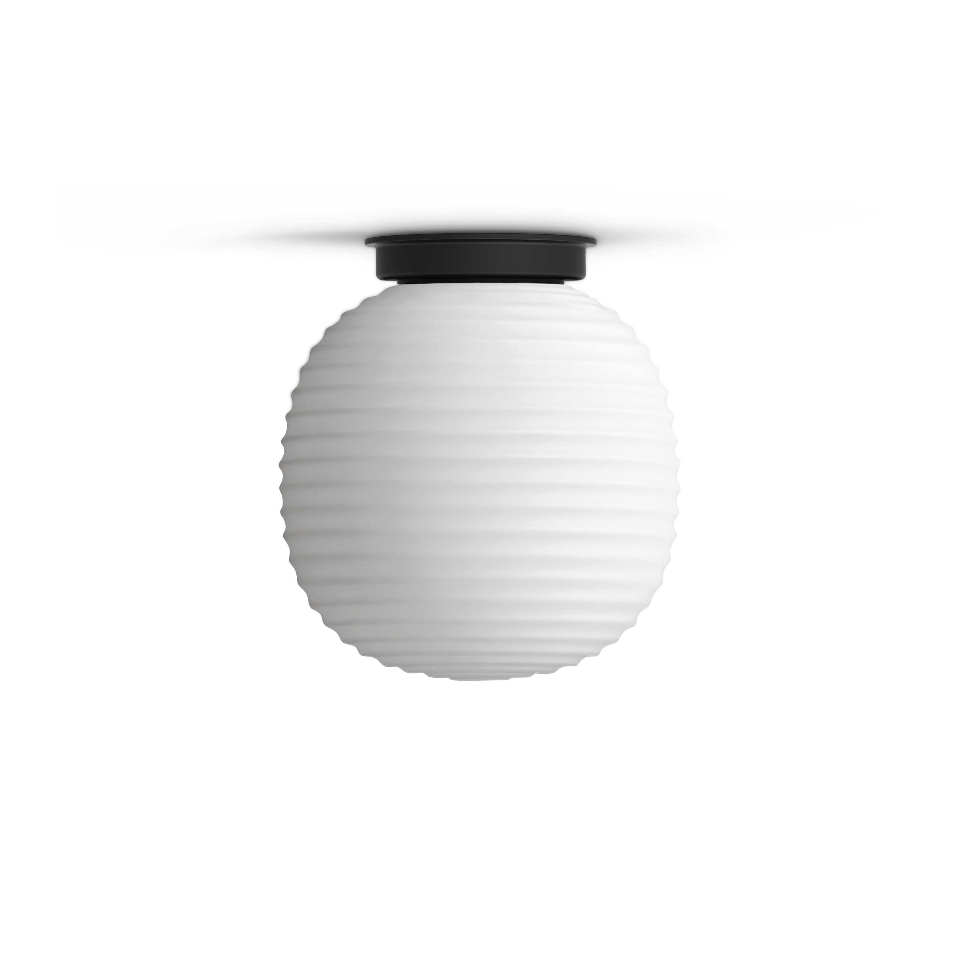 Lantern weiße Deckenlampe mit einer schwarzen Basis