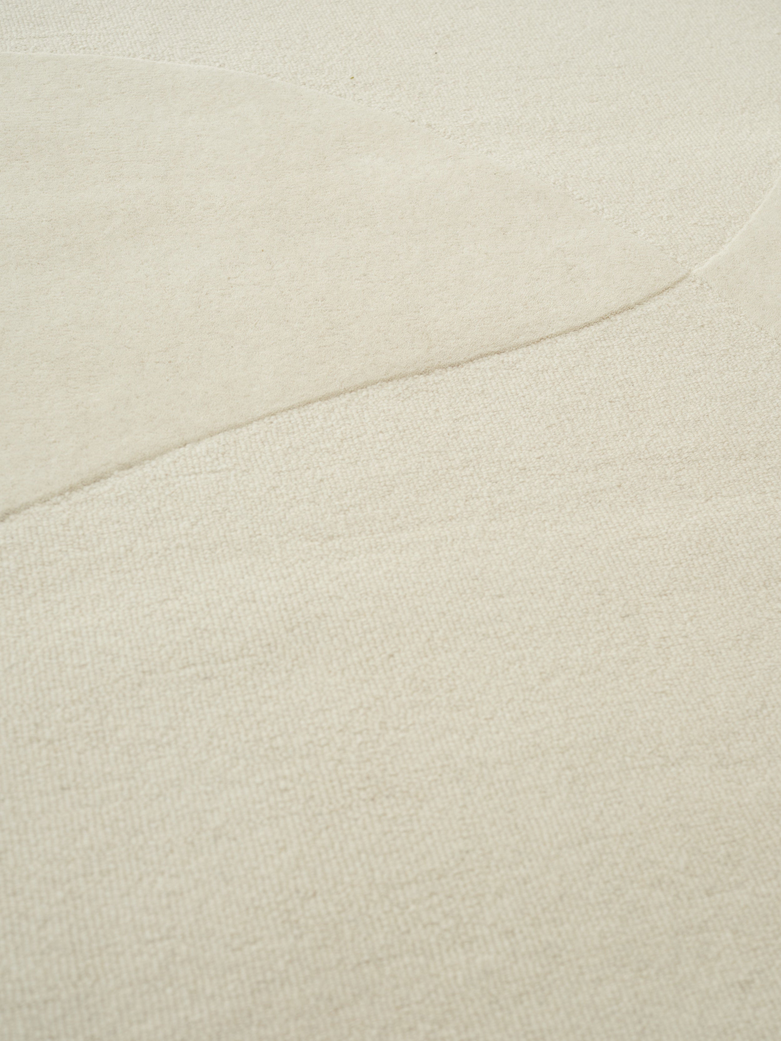 Split plains rug broken white