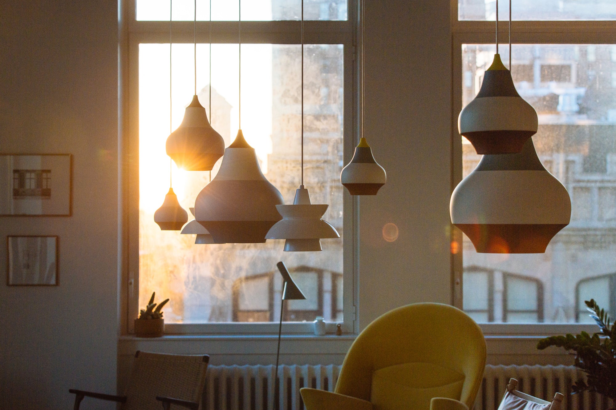 Pendelleuchte CIRQUE kupfer-weiß-blau mit gelbem Ende