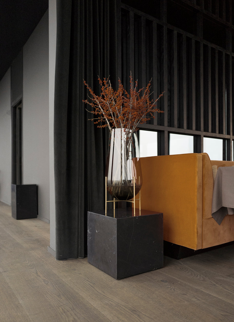 PLINTH CUBIC Side Table Brown Marble
