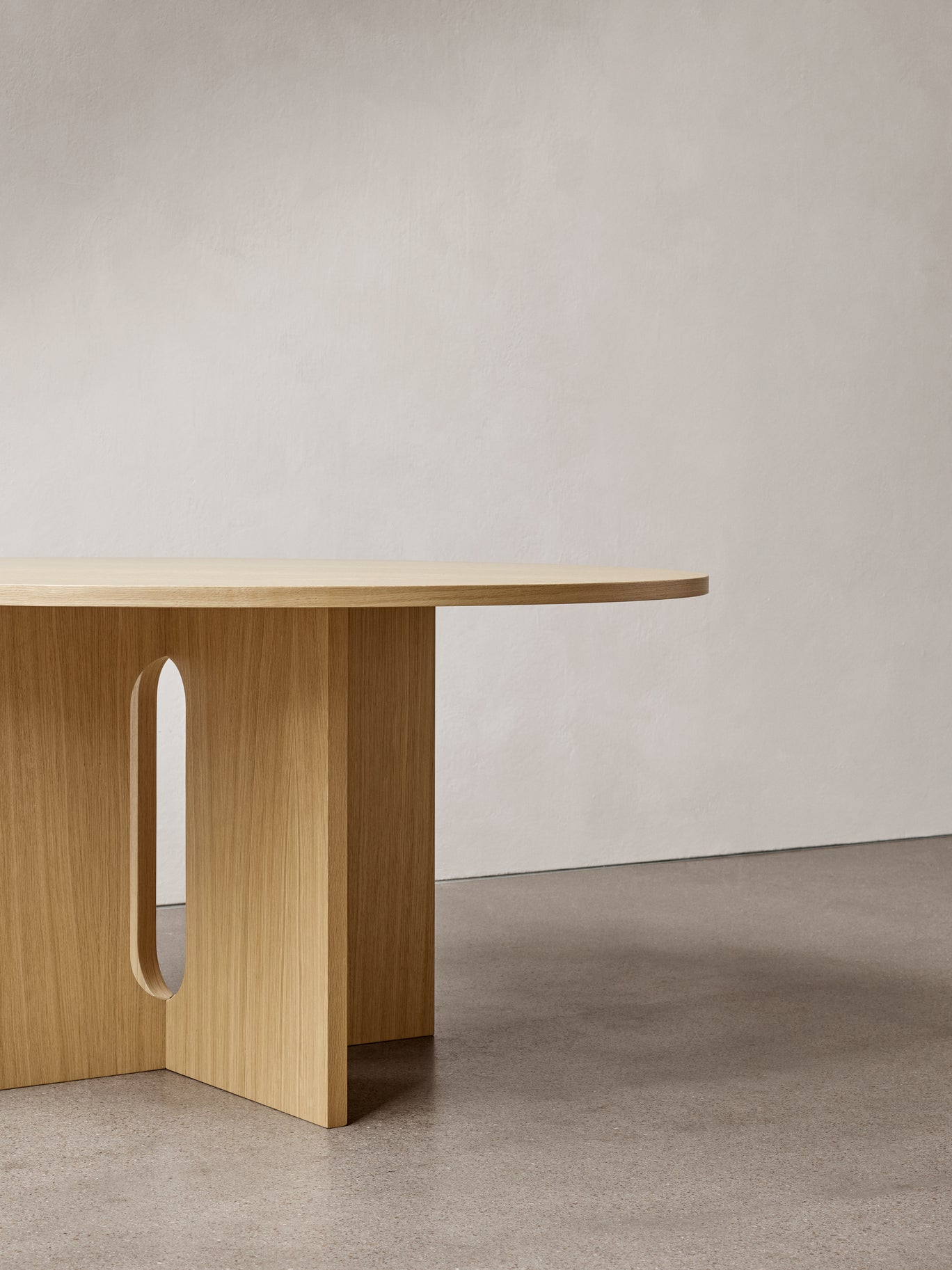 ANDROGYNE oak veneer table