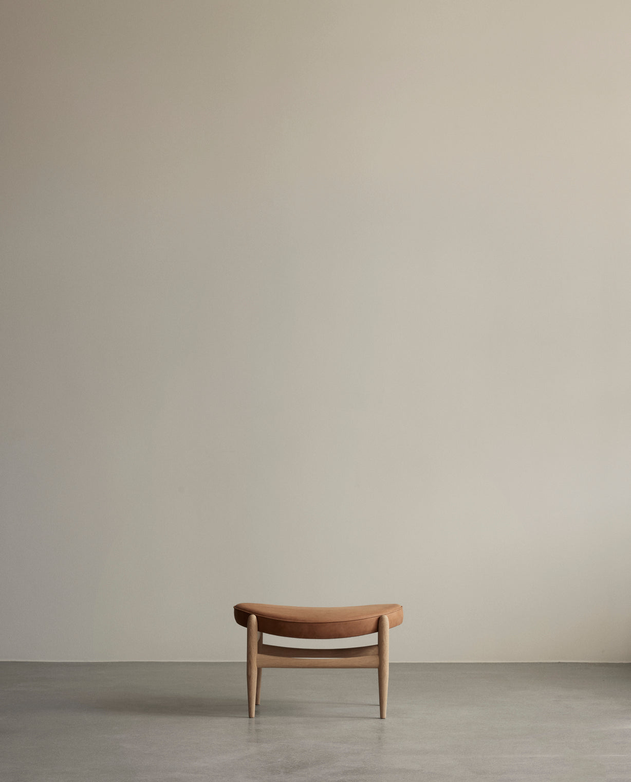 ELIZABETH footstool brown leather with walnut base