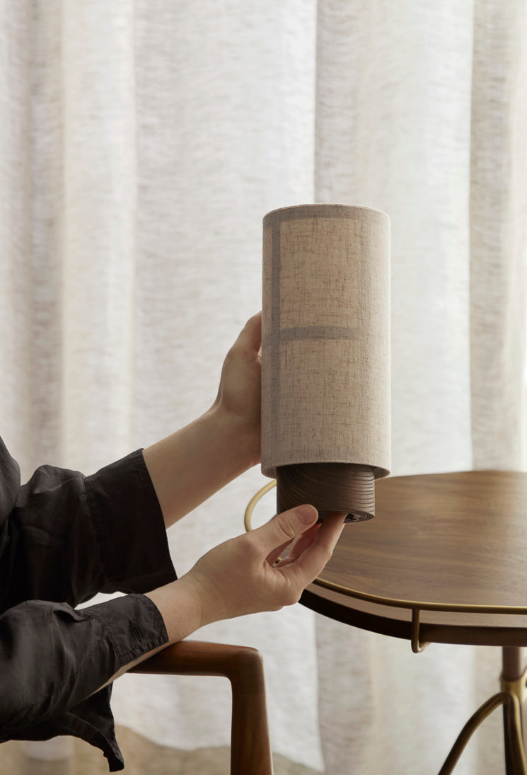 Tragbare Lampe HASHIRA mit Eschenholzfuß