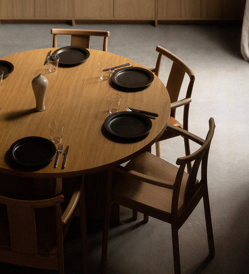ANDROGYNE oak veneer table