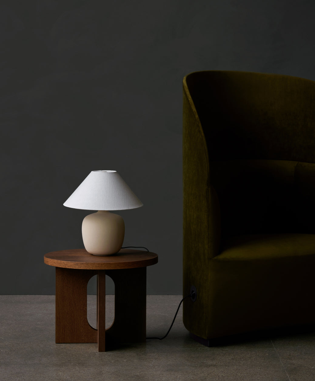 ANDROGYNE dark oak veneer side table