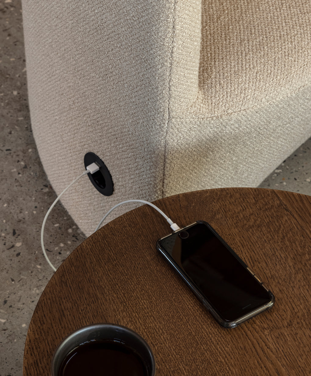 ANDROGYNE side table oak veneer