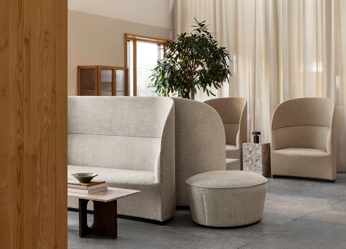Sofa z wysokim oparciem TEAROOM jasnobeżowy