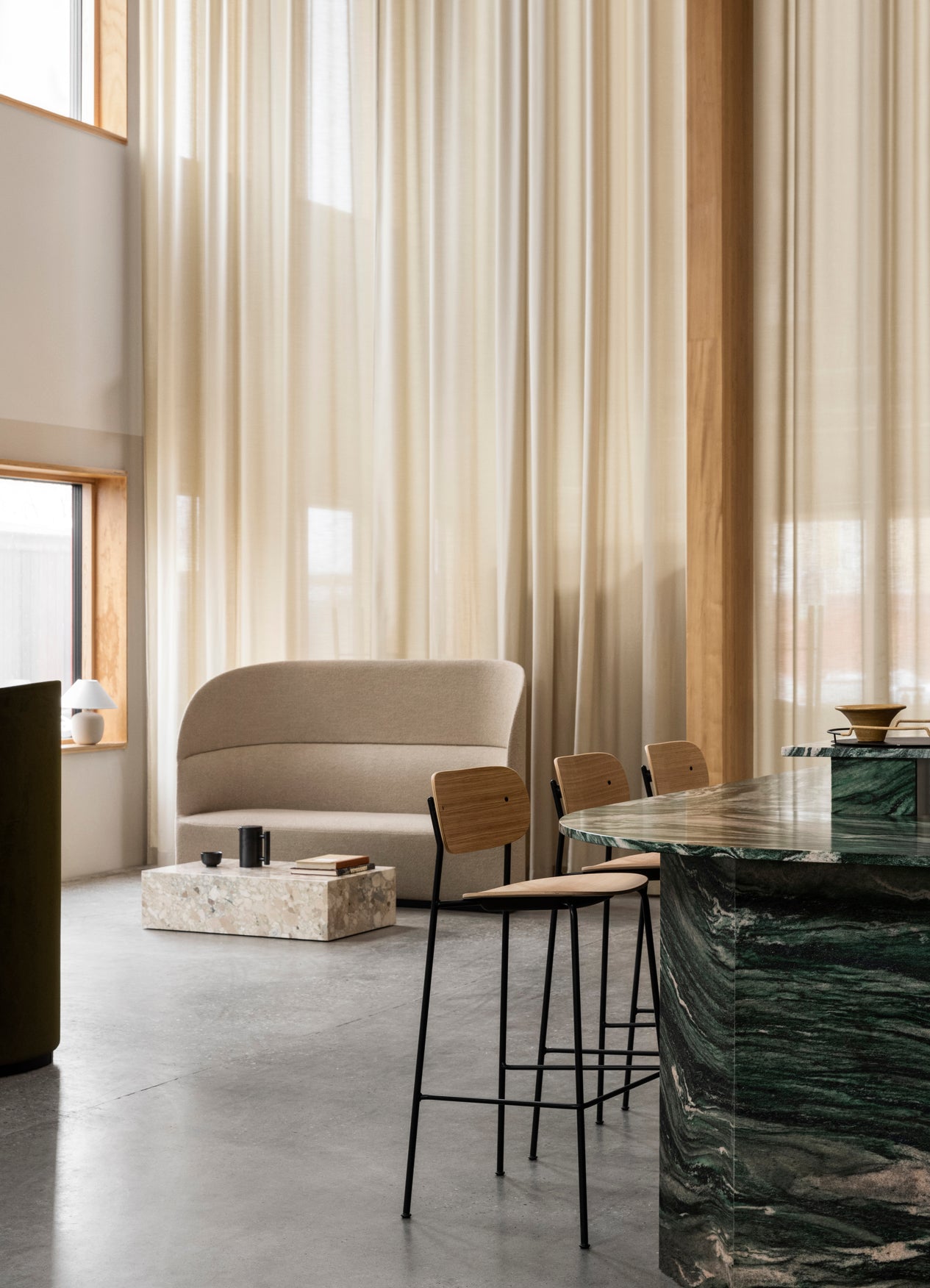Sofa z wysokim oparciem TEAROOM jasnobeżowy