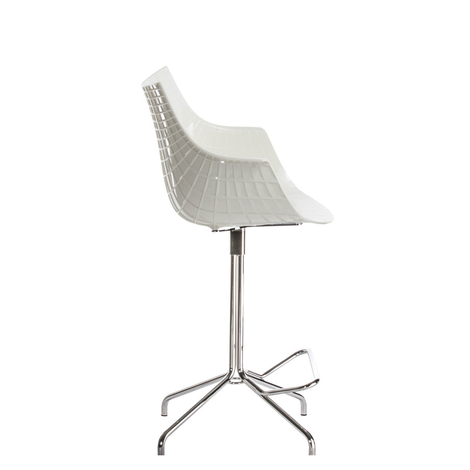 White meridiana hoker with a chrome base