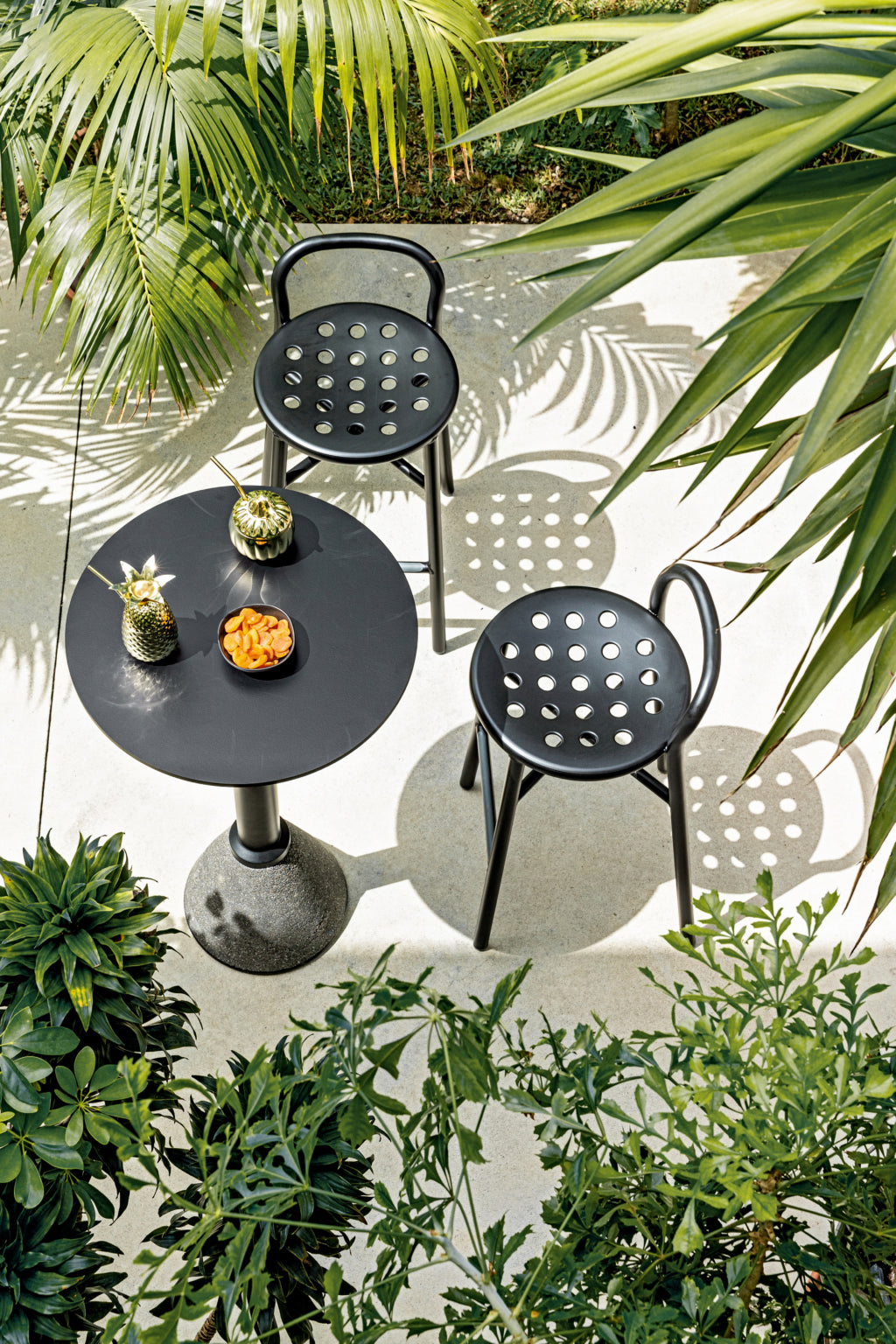 Outdoor stool PIPE black