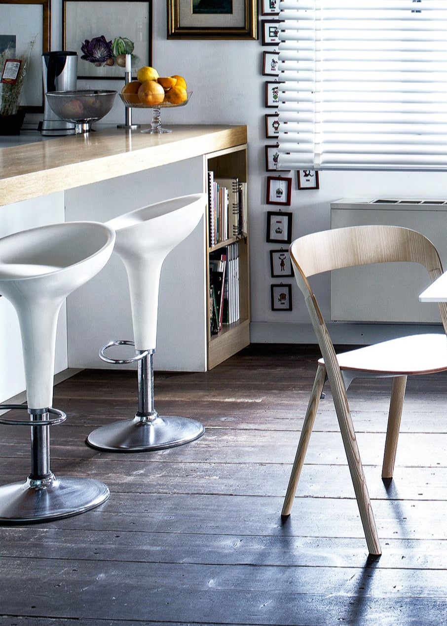 BOMBO black bar stool with adjustable chrome base