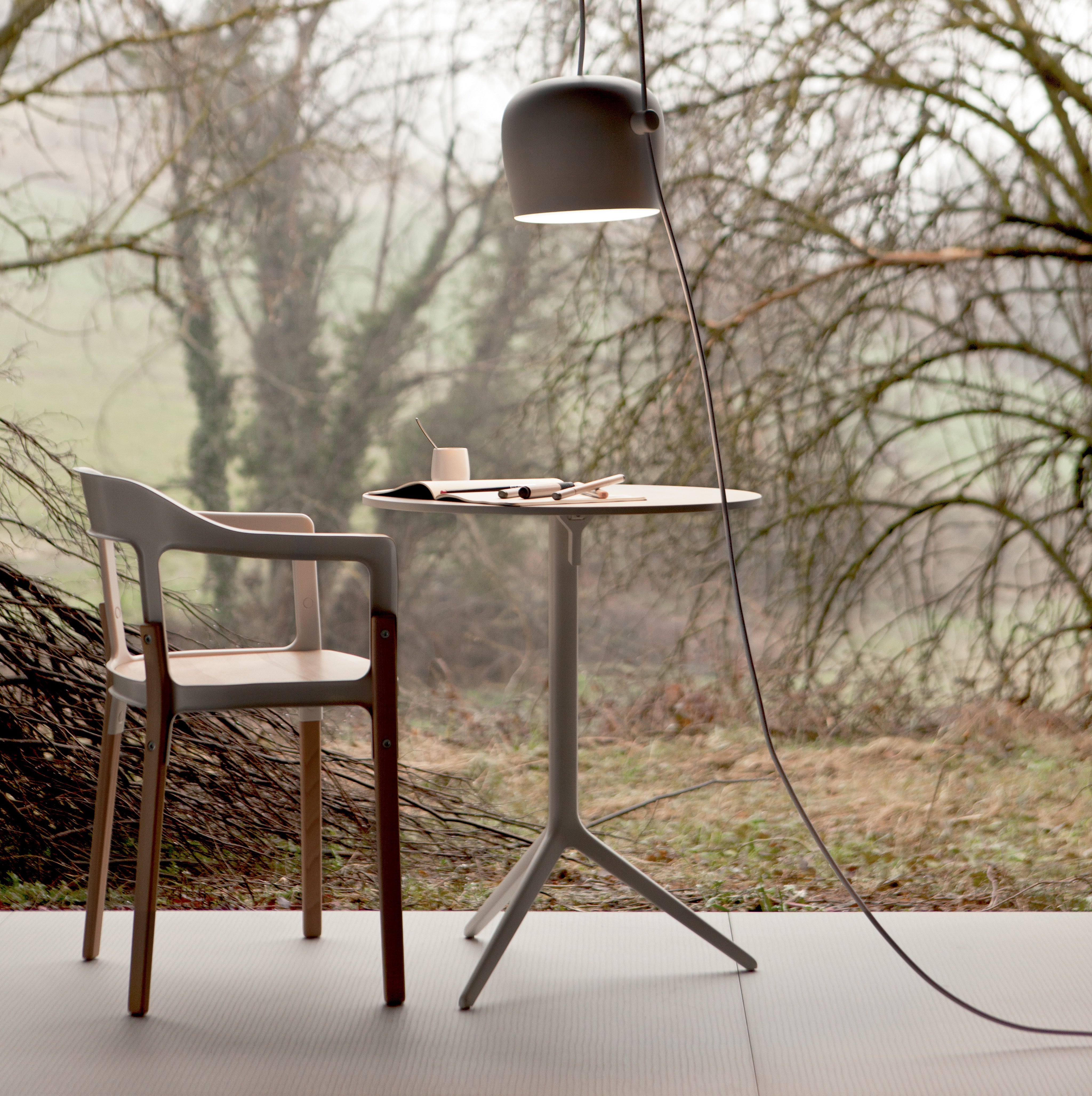 CENTRAL round folding table polished aluminum