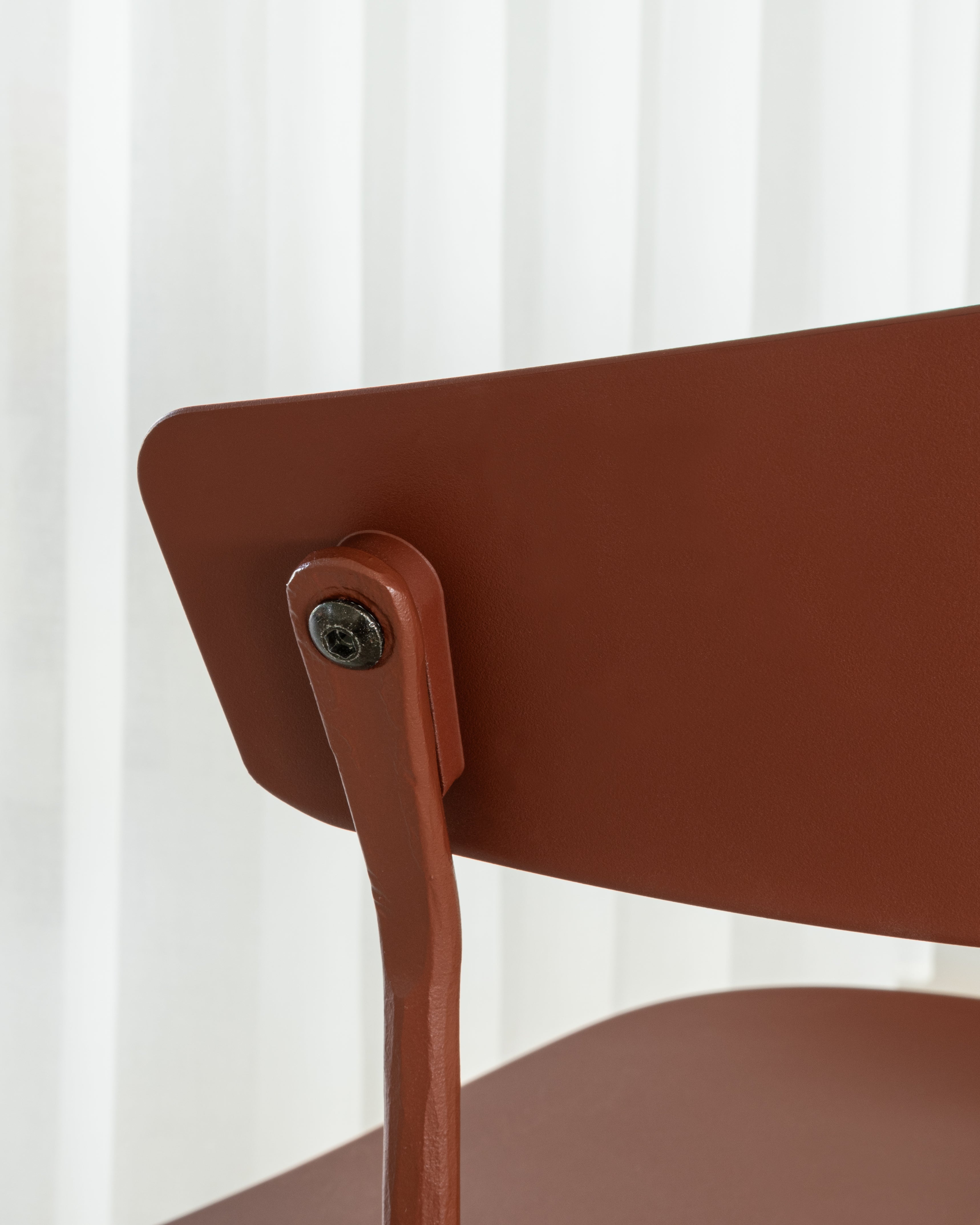 OFFICINA chair with a brown base and gray seat