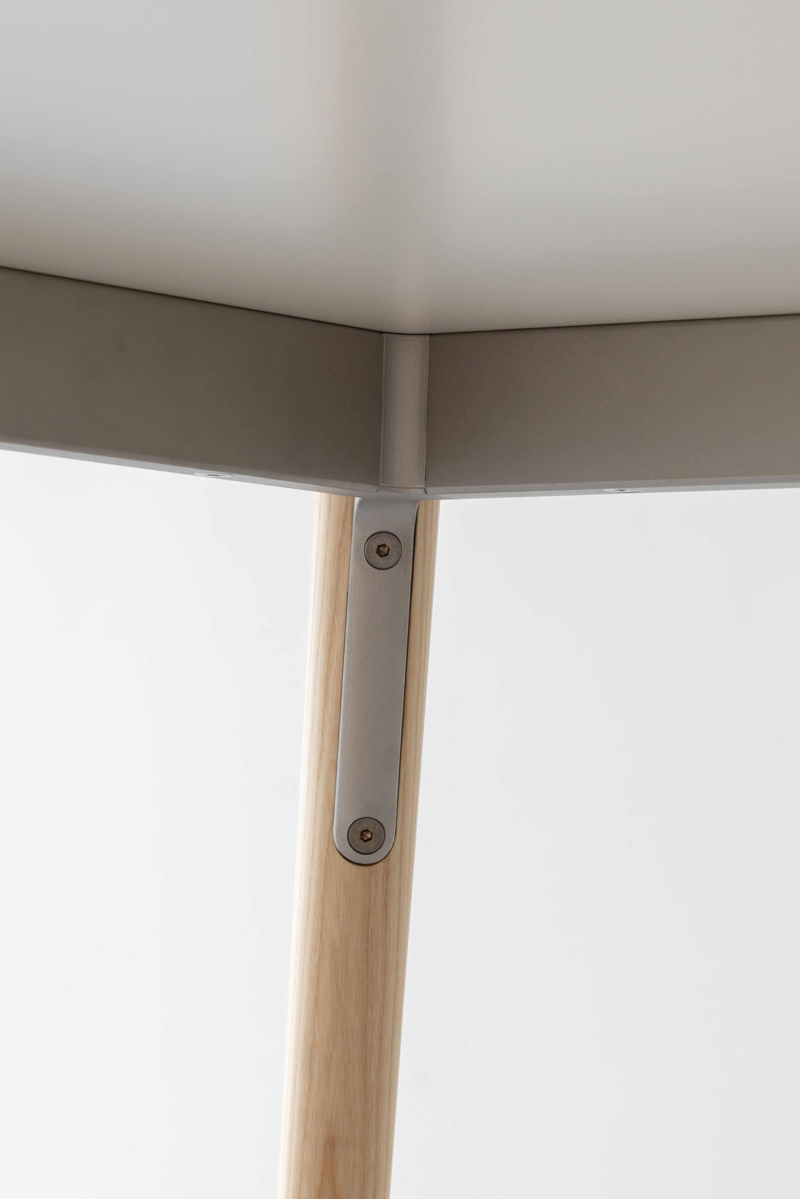 PILO table with a white top and ash base