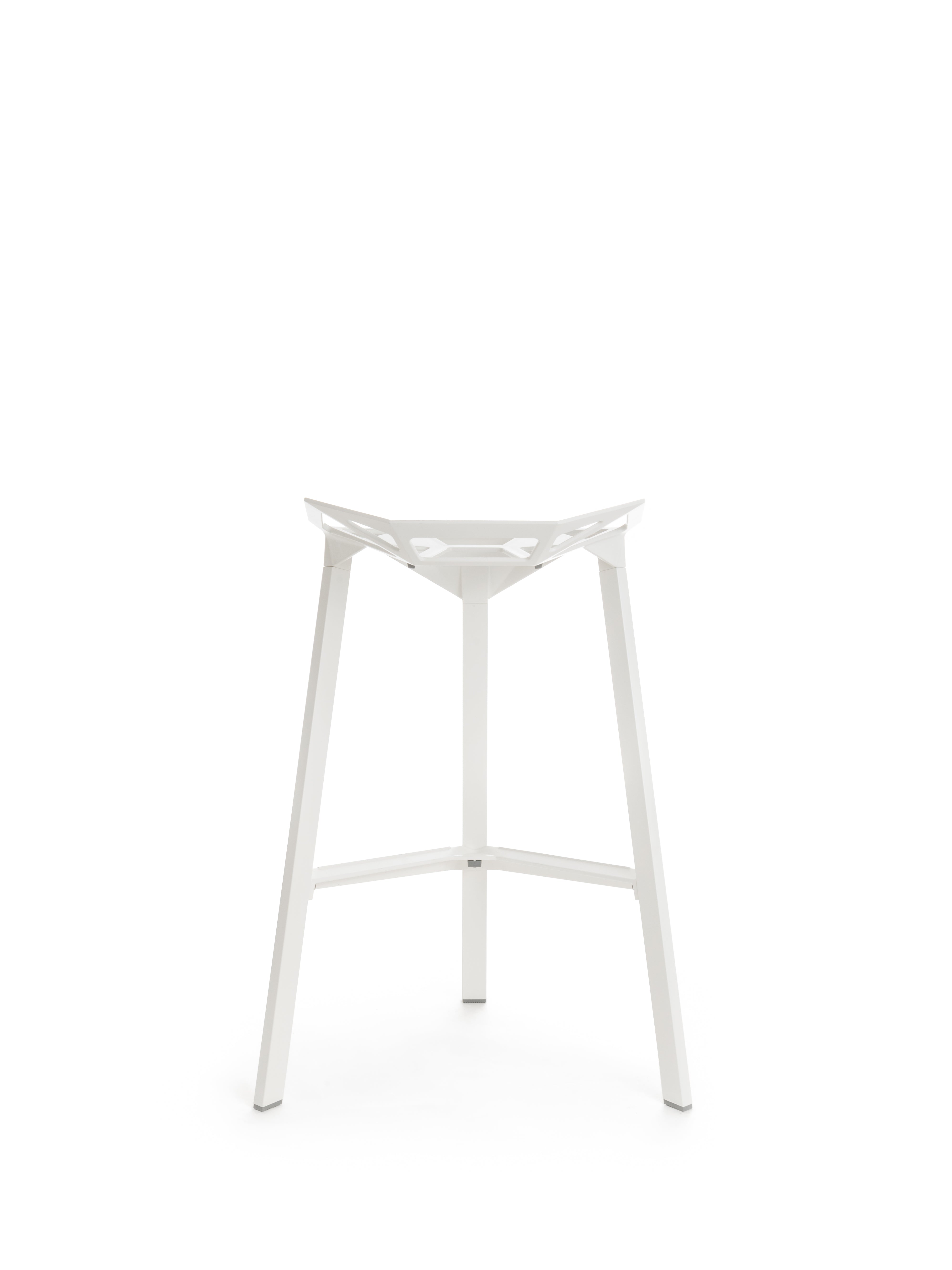 STOOL_ONE white stool