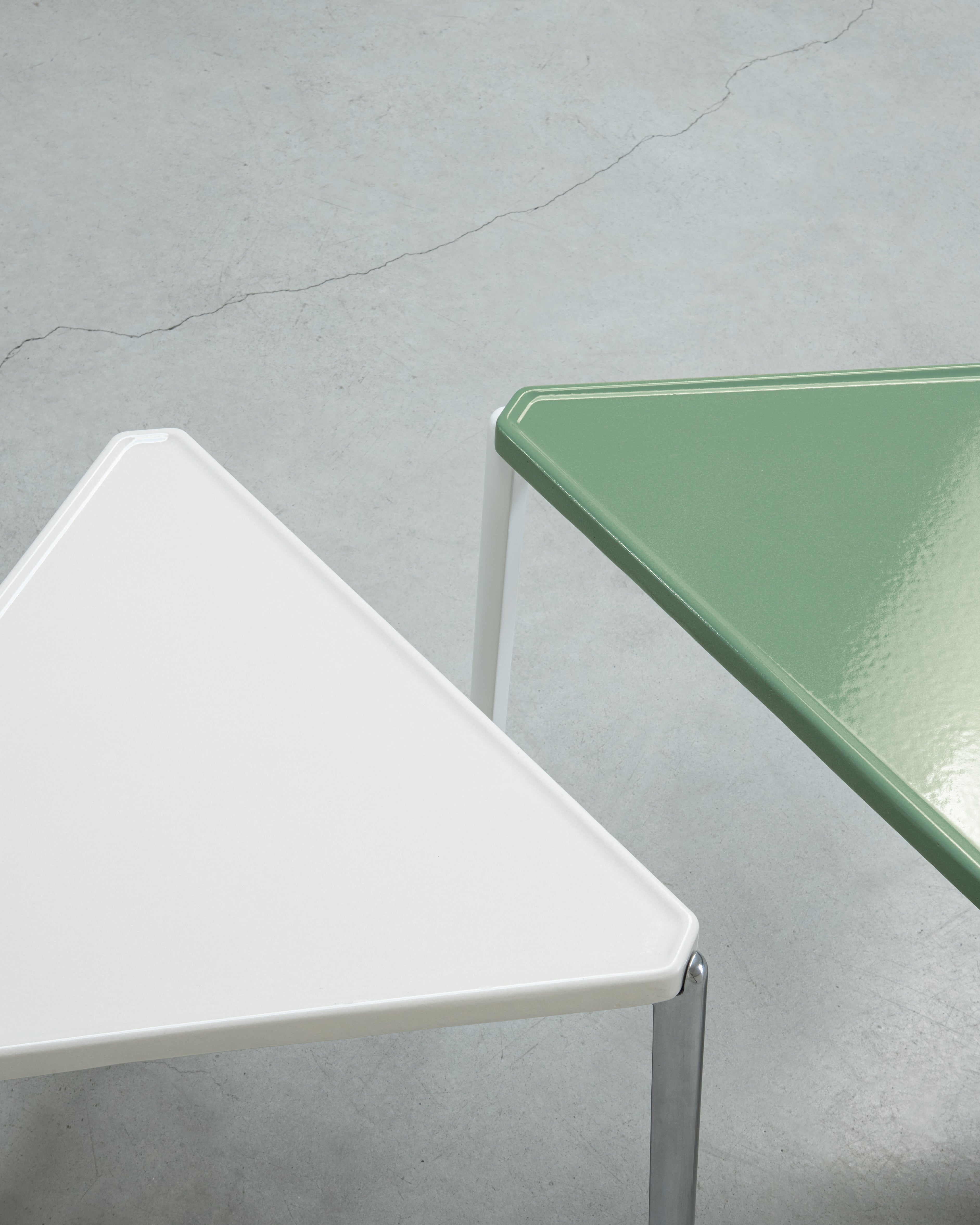 TAMBOUR green concrete side table