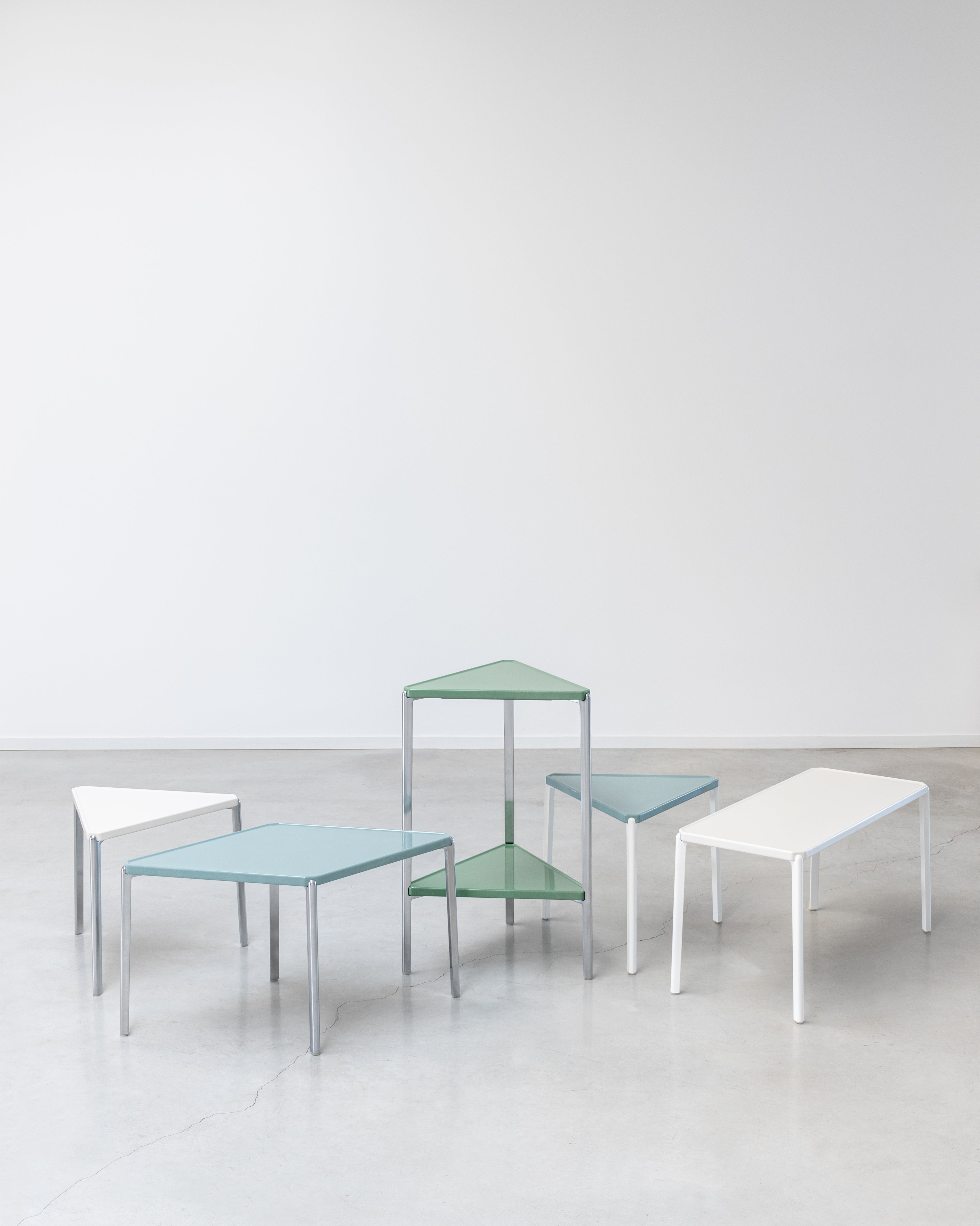 TAMBOUR shelf blue concrete