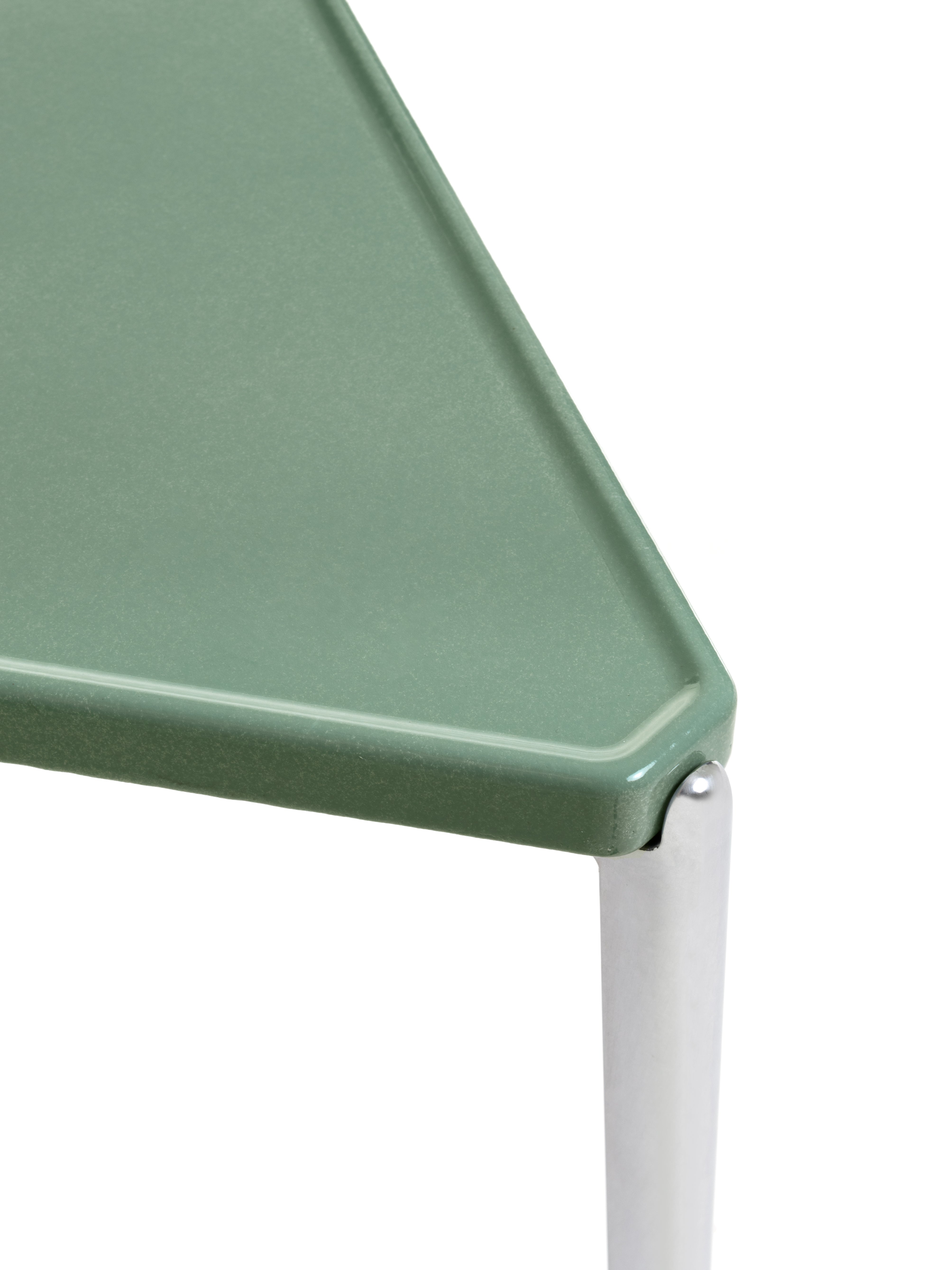 TAMBOUR green concrete side table