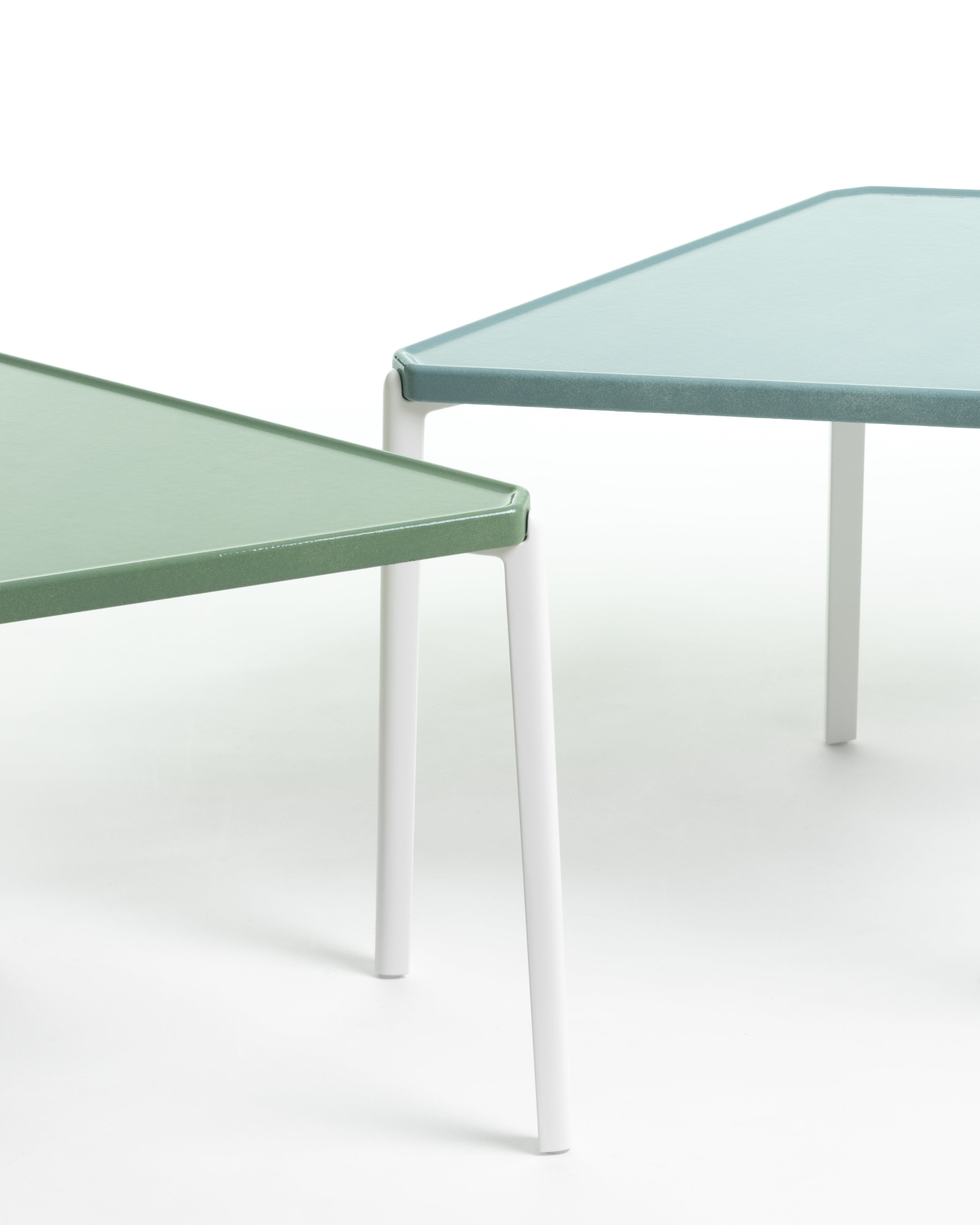 TAMBOUR green concrete coffee table