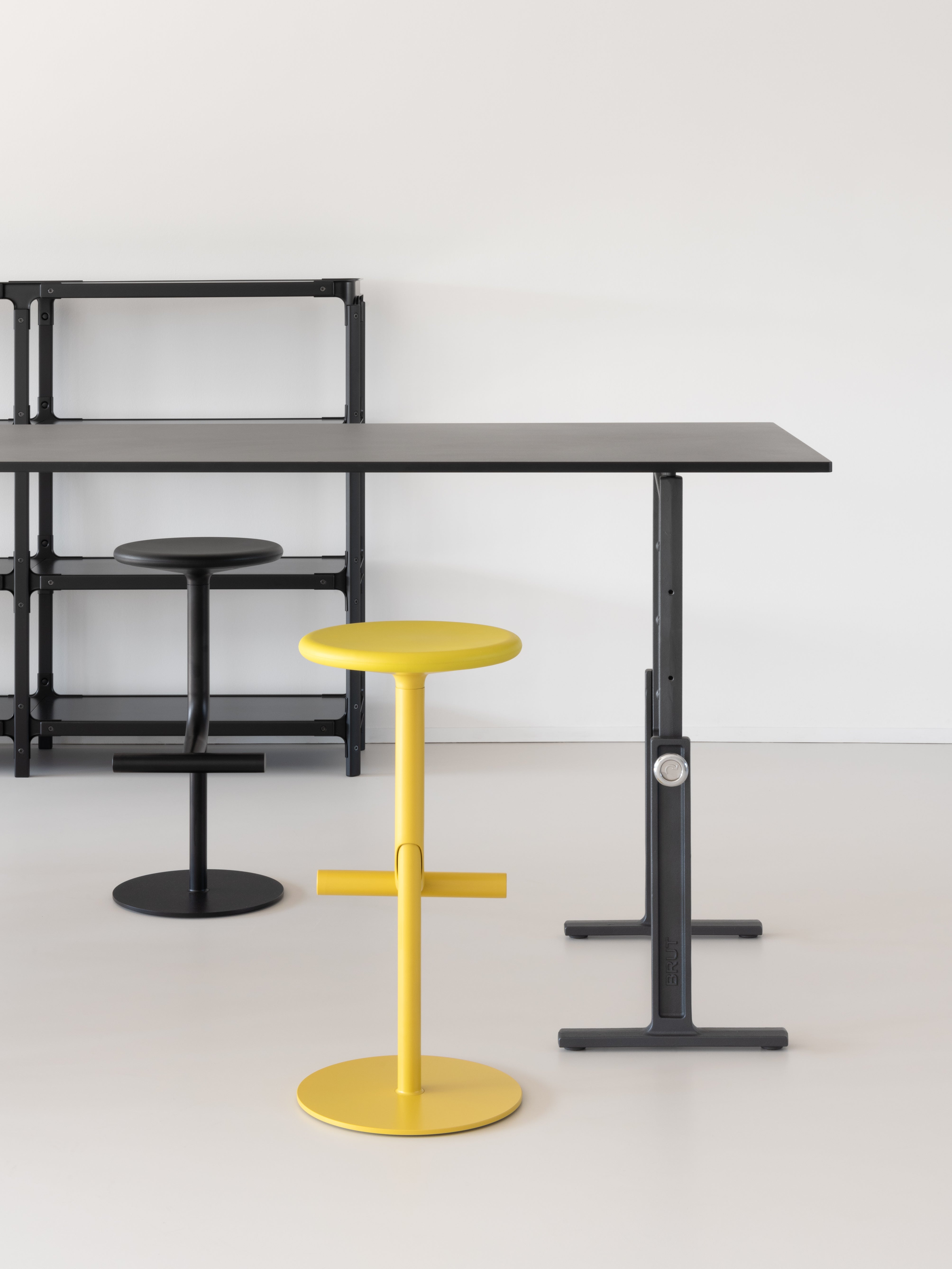 TIBU black swivel stool