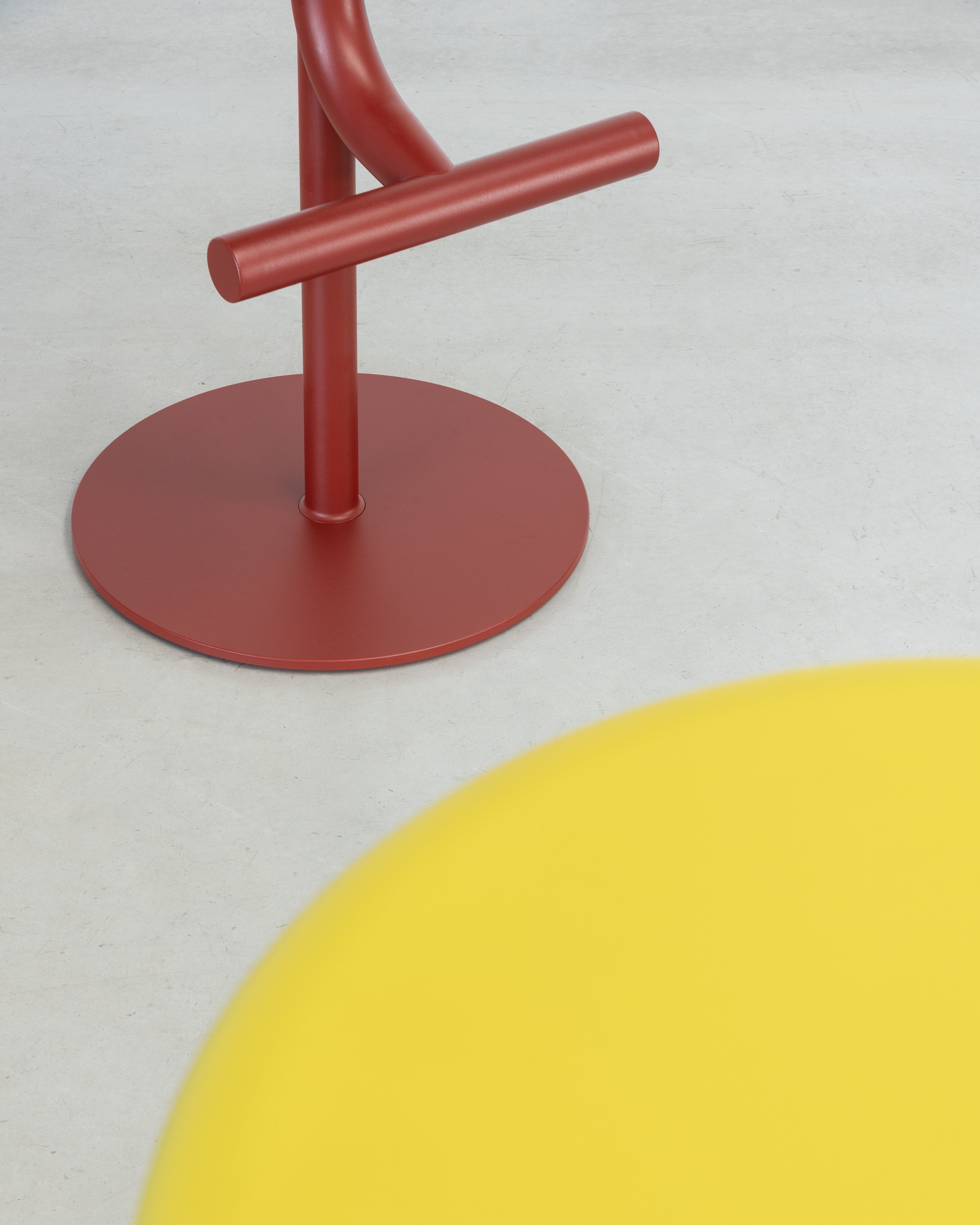 TIBU black swivel stool