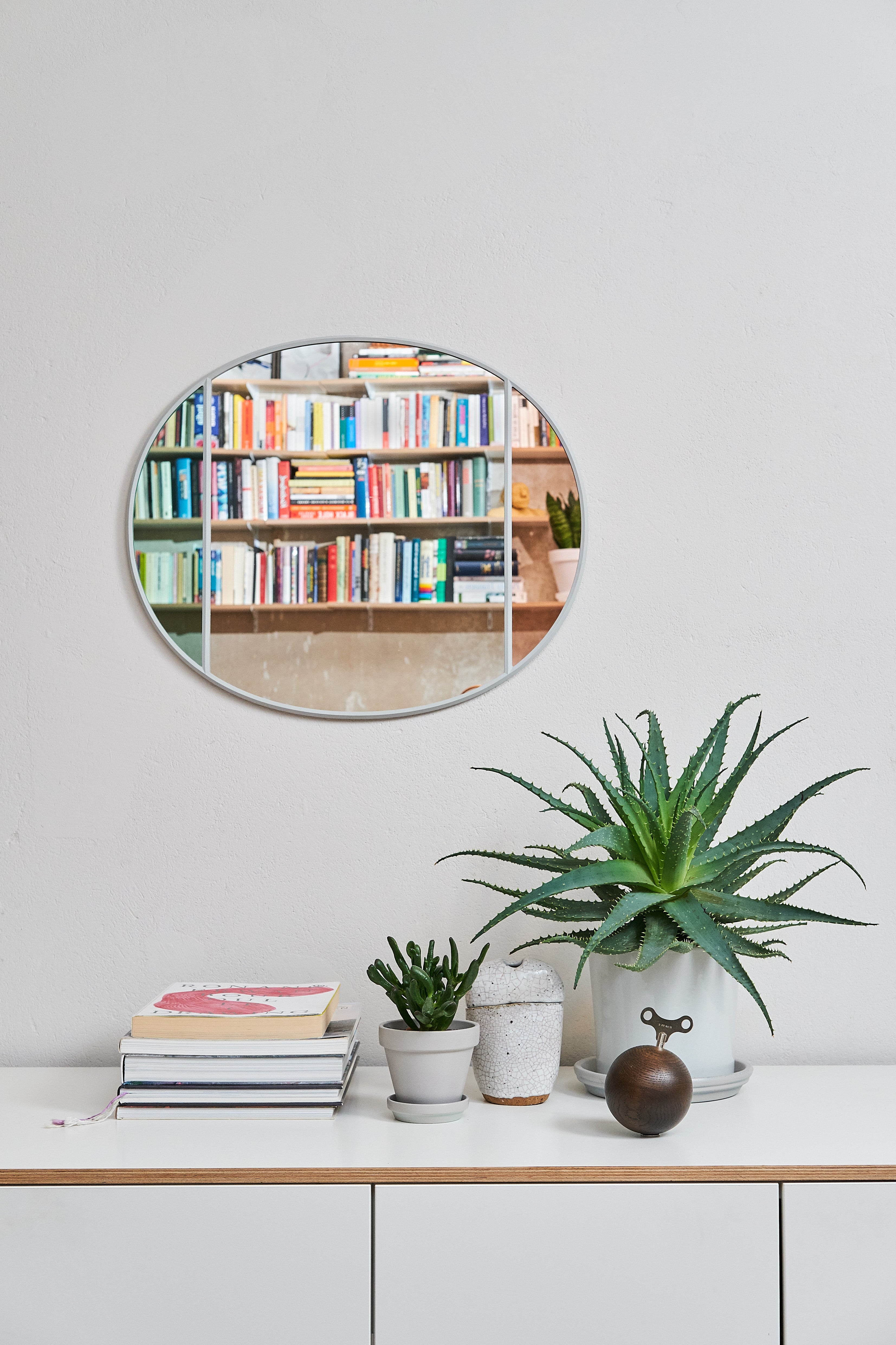 Round mirror VITRAIL light gray frame