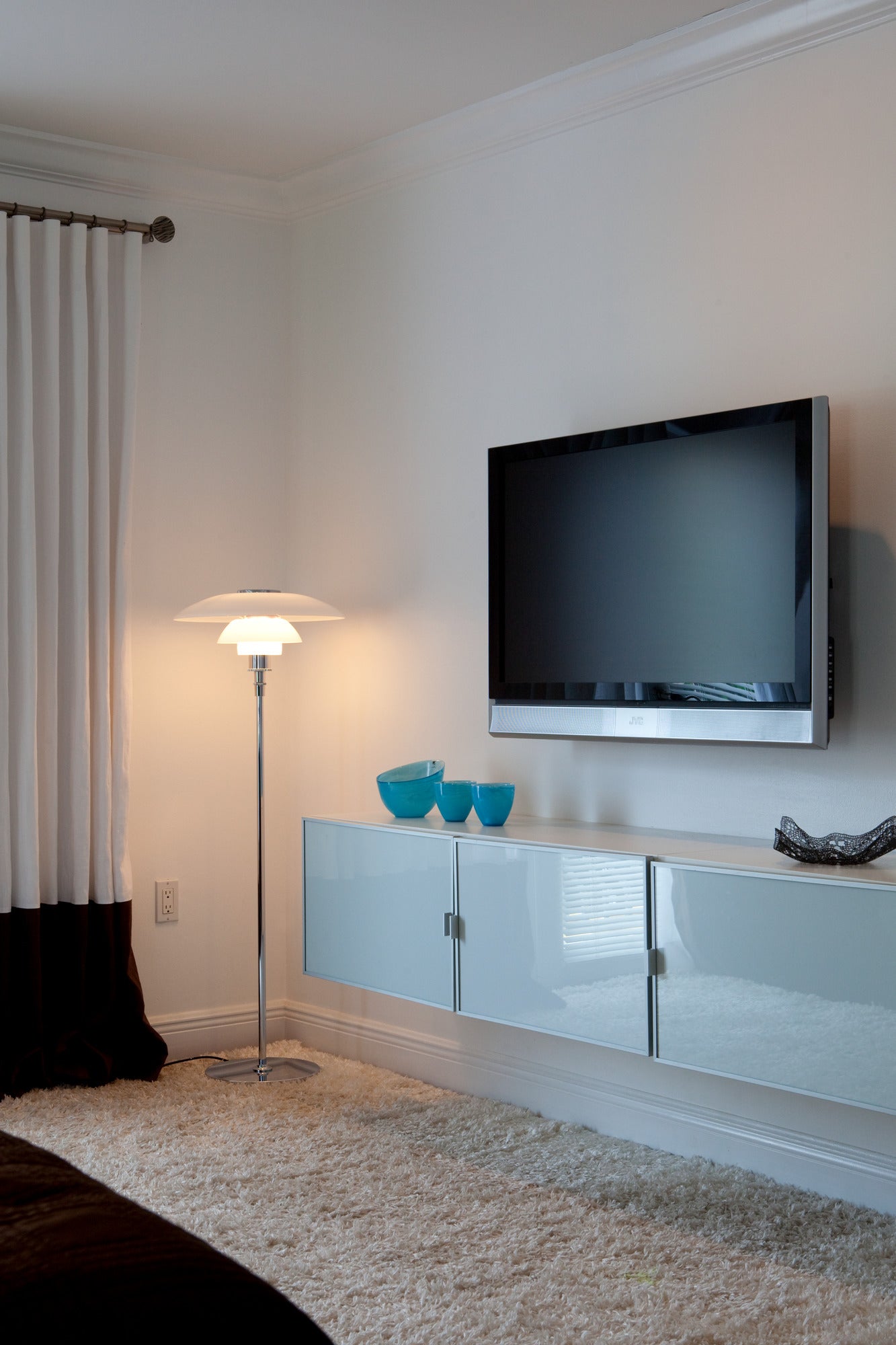 Stehlampe PH 4½-3½ weiß mit verchromtem Fuß